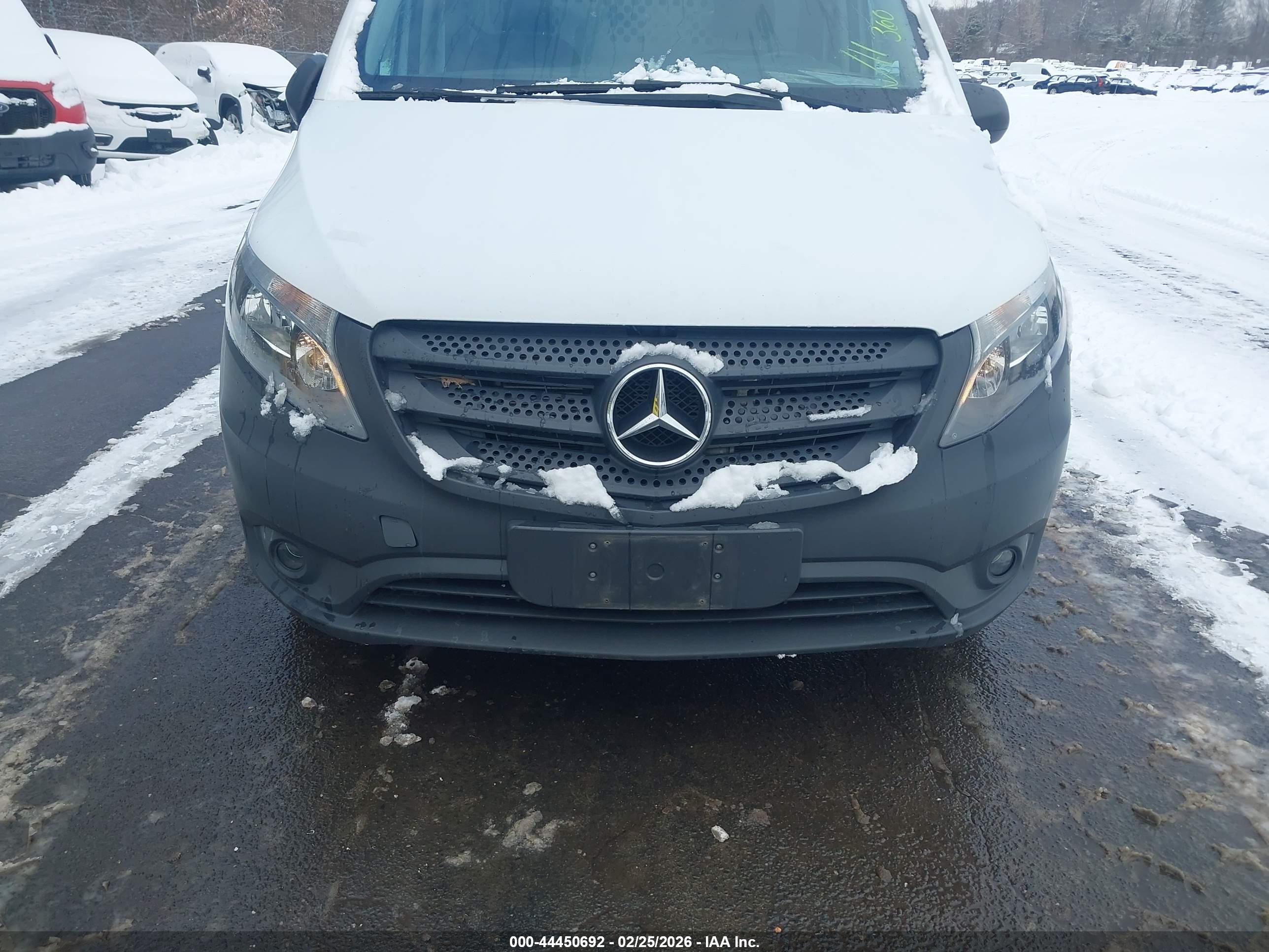 MERCEDES-BENZ METRIS image 6