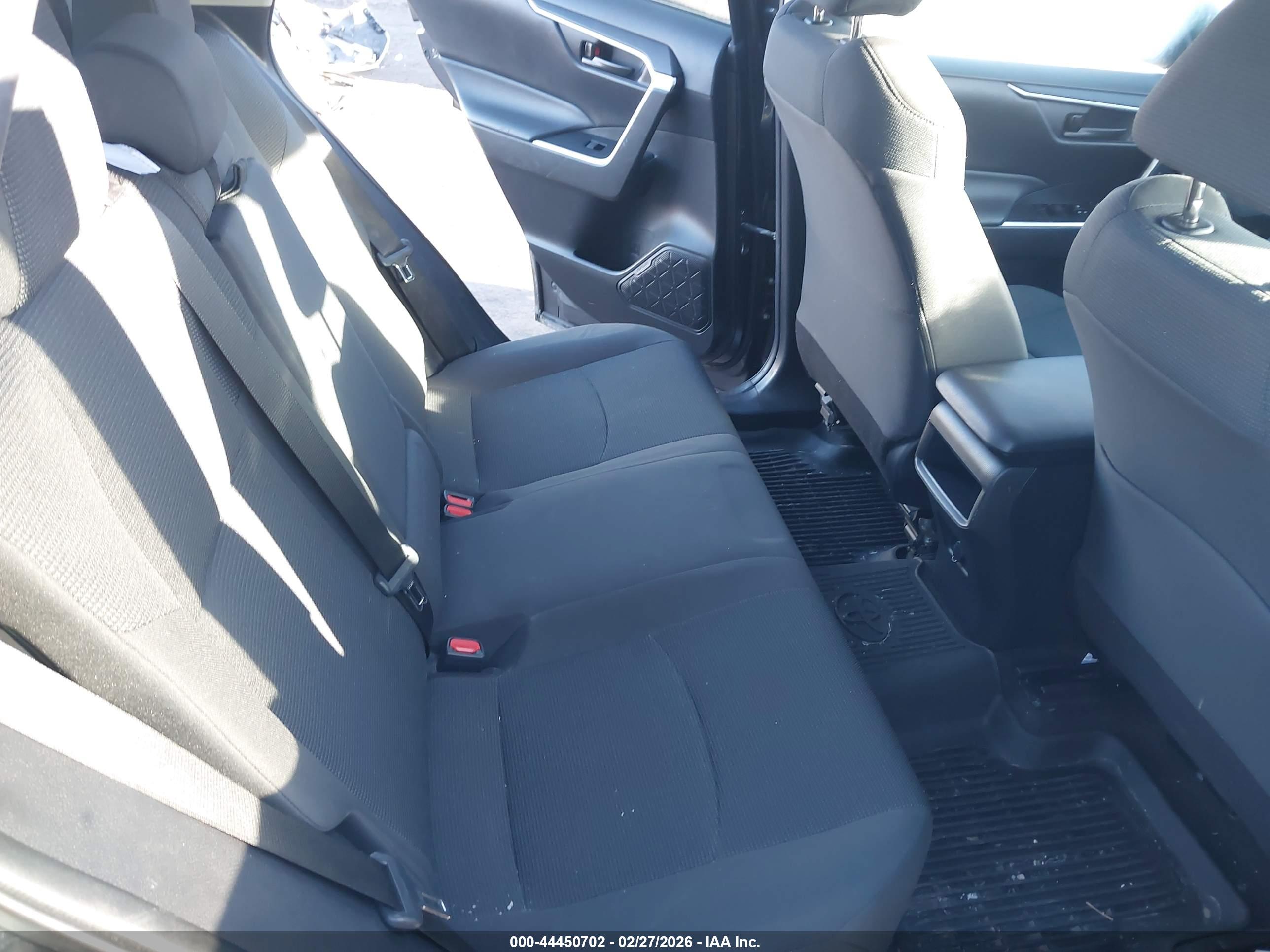 TOYOTA RAV4 image 8
