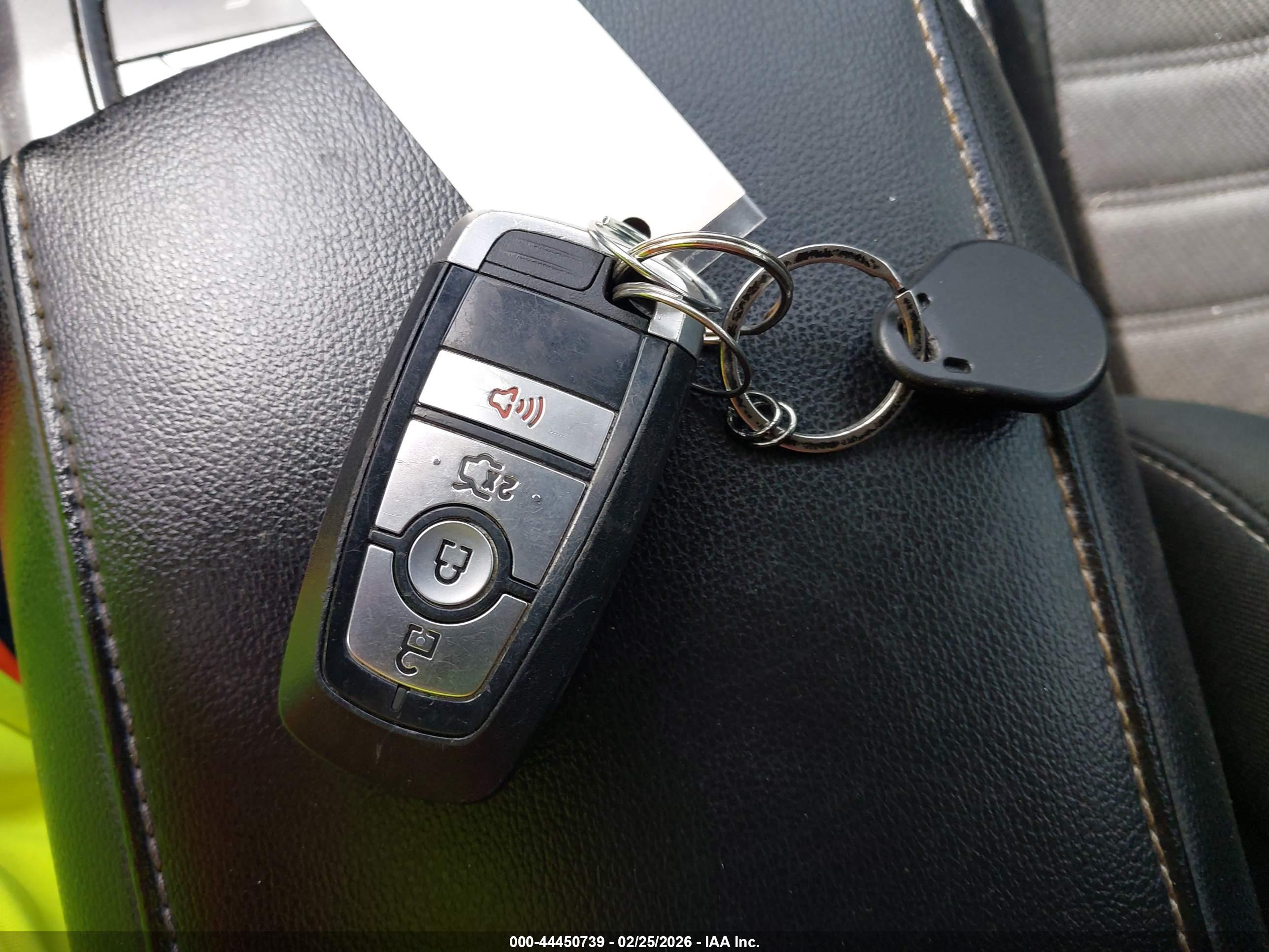 FORD FUSION image 11
