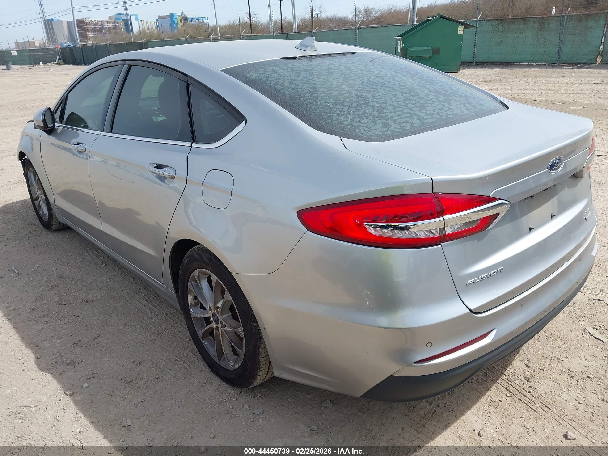 FORD FUSION image 3