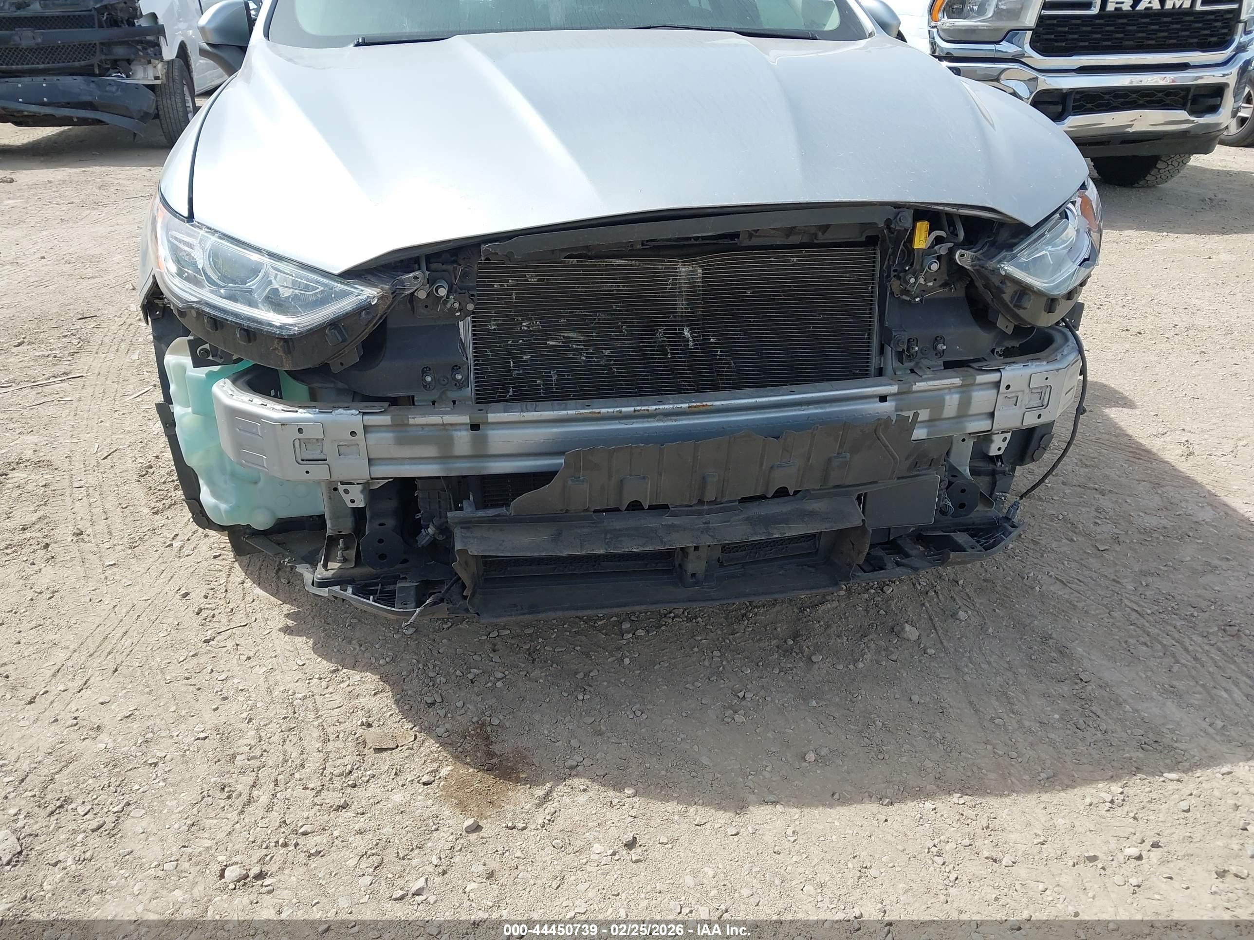 FORD FUSION image 6