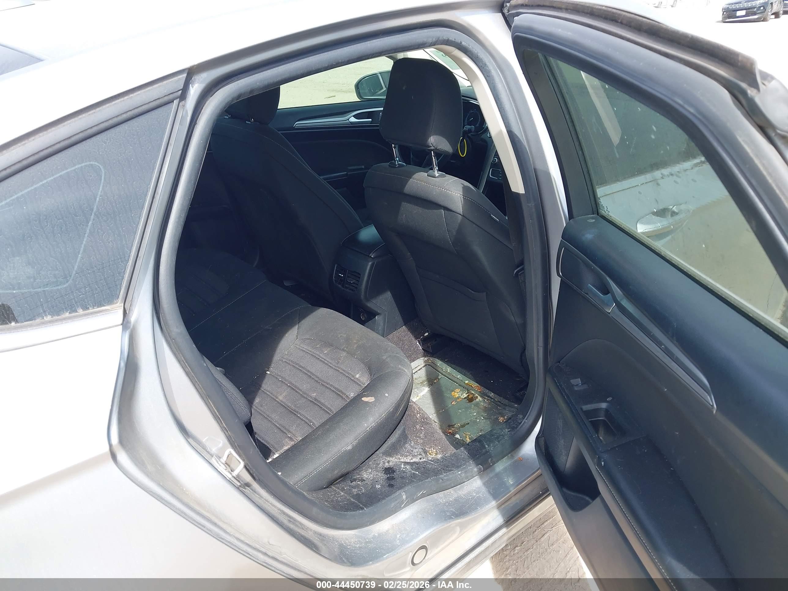 FORD FUSION image 8