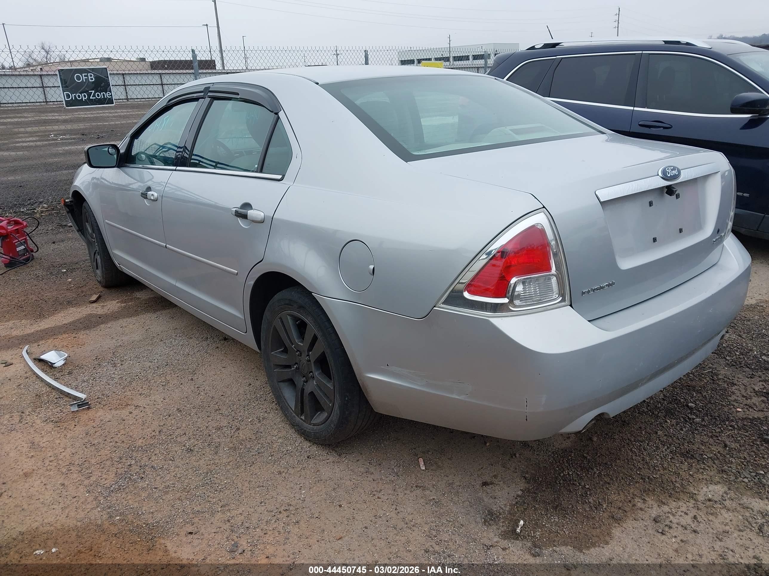 FORD FUSION image 3