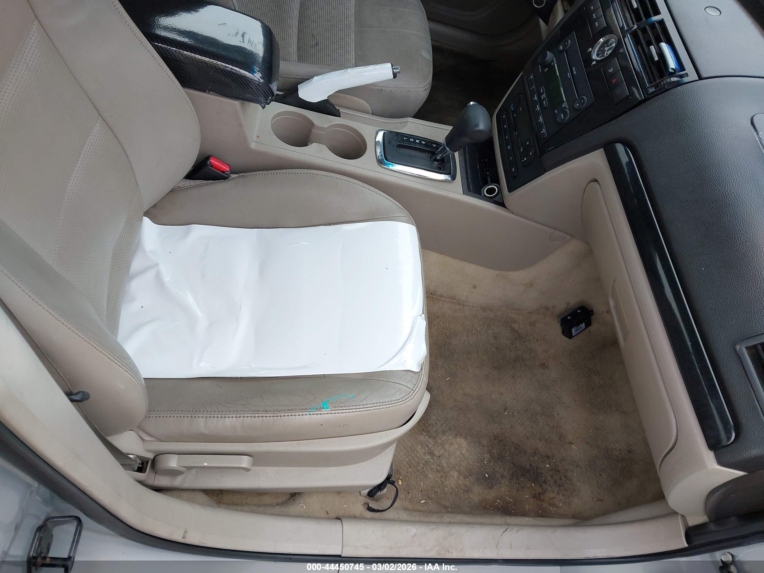 FORD FUSION image 5