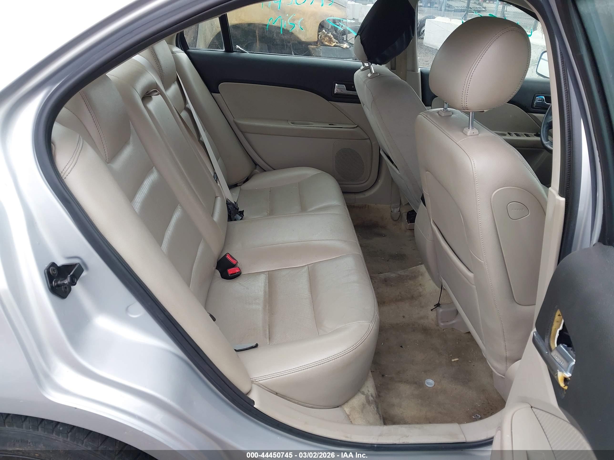 FORD FUSION image 8
