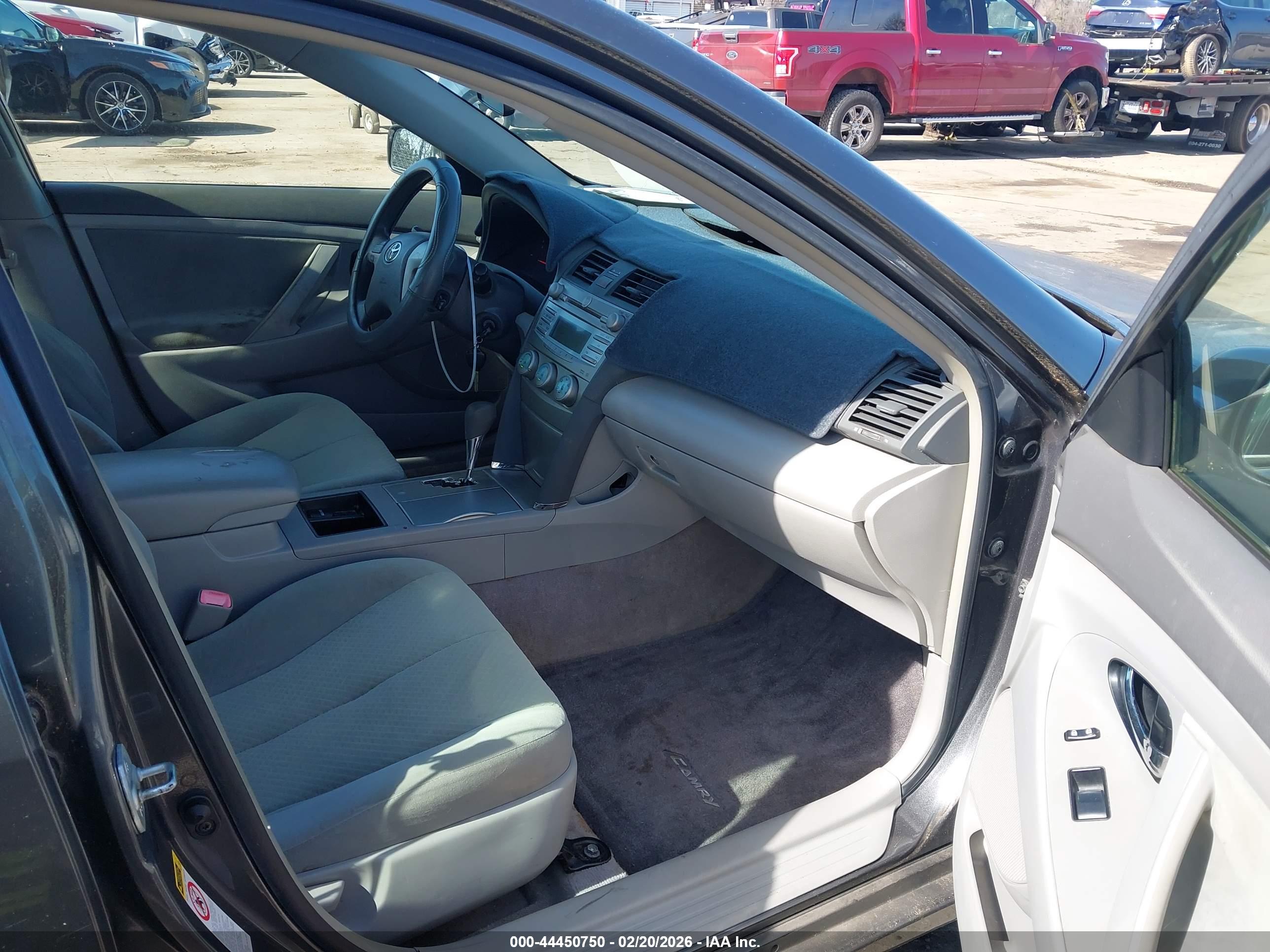 TOYOTA CAMRY image 5