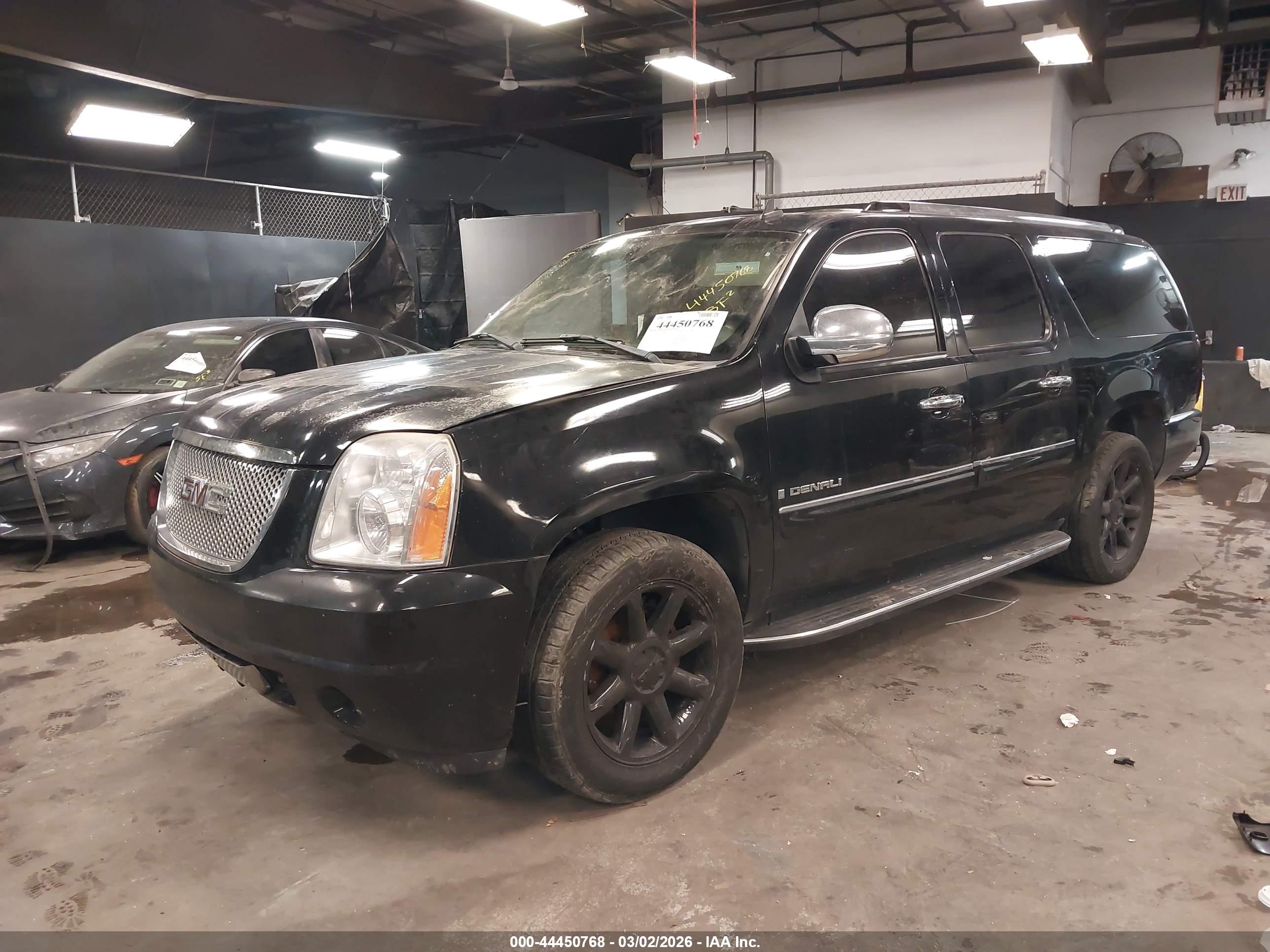 GMC YUKON image 2