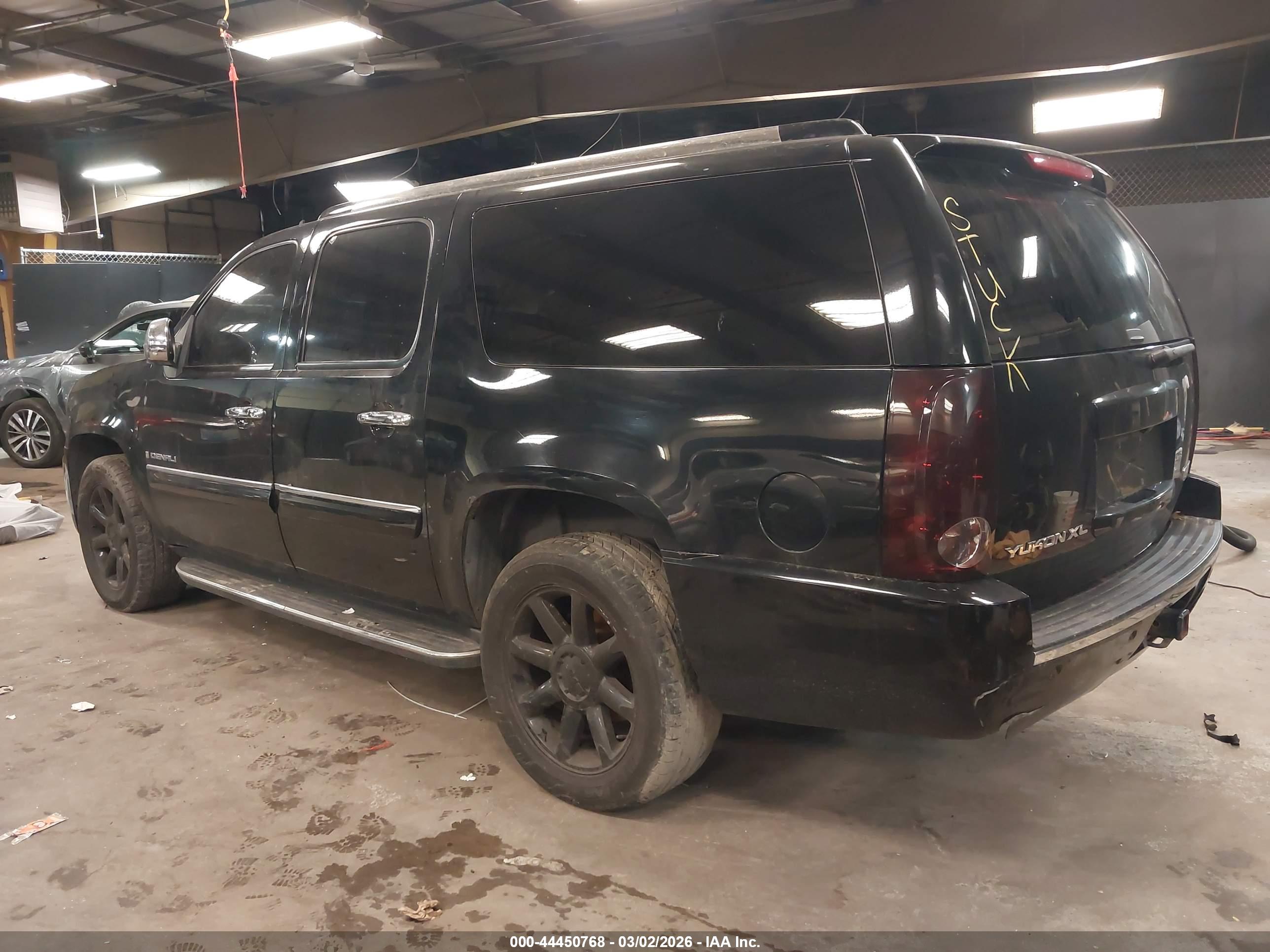 GMC YUKON image 3