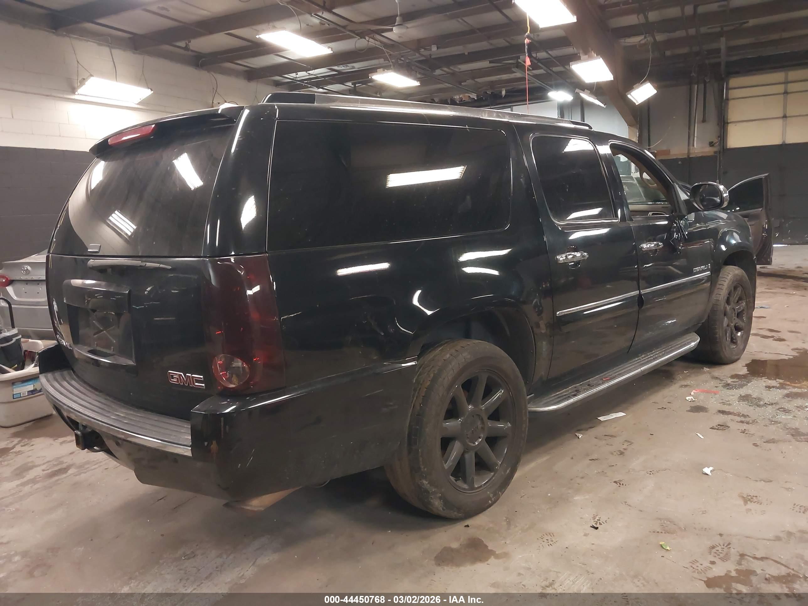 GMC YUKON image 4