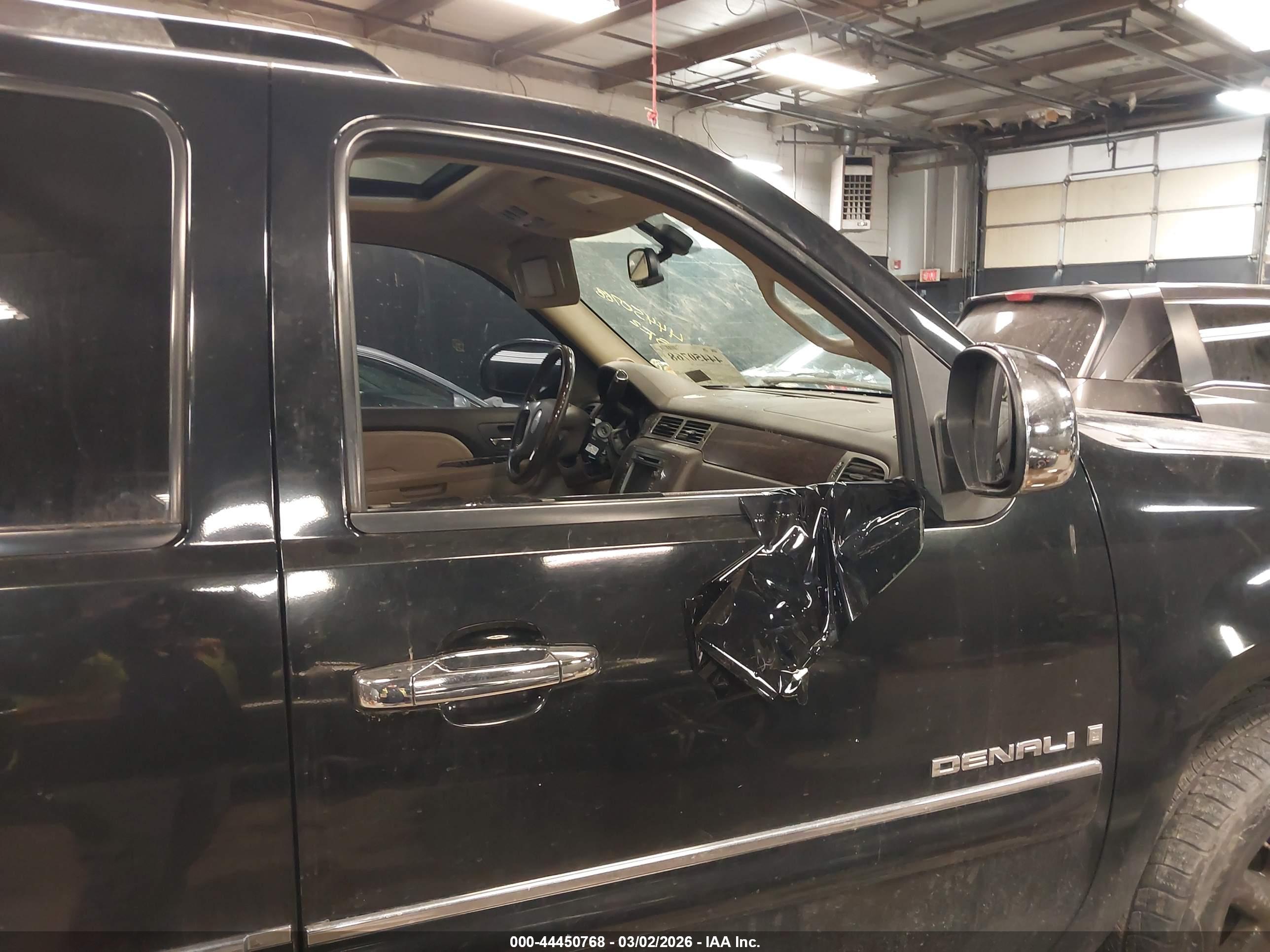 GMC YUKON image 6