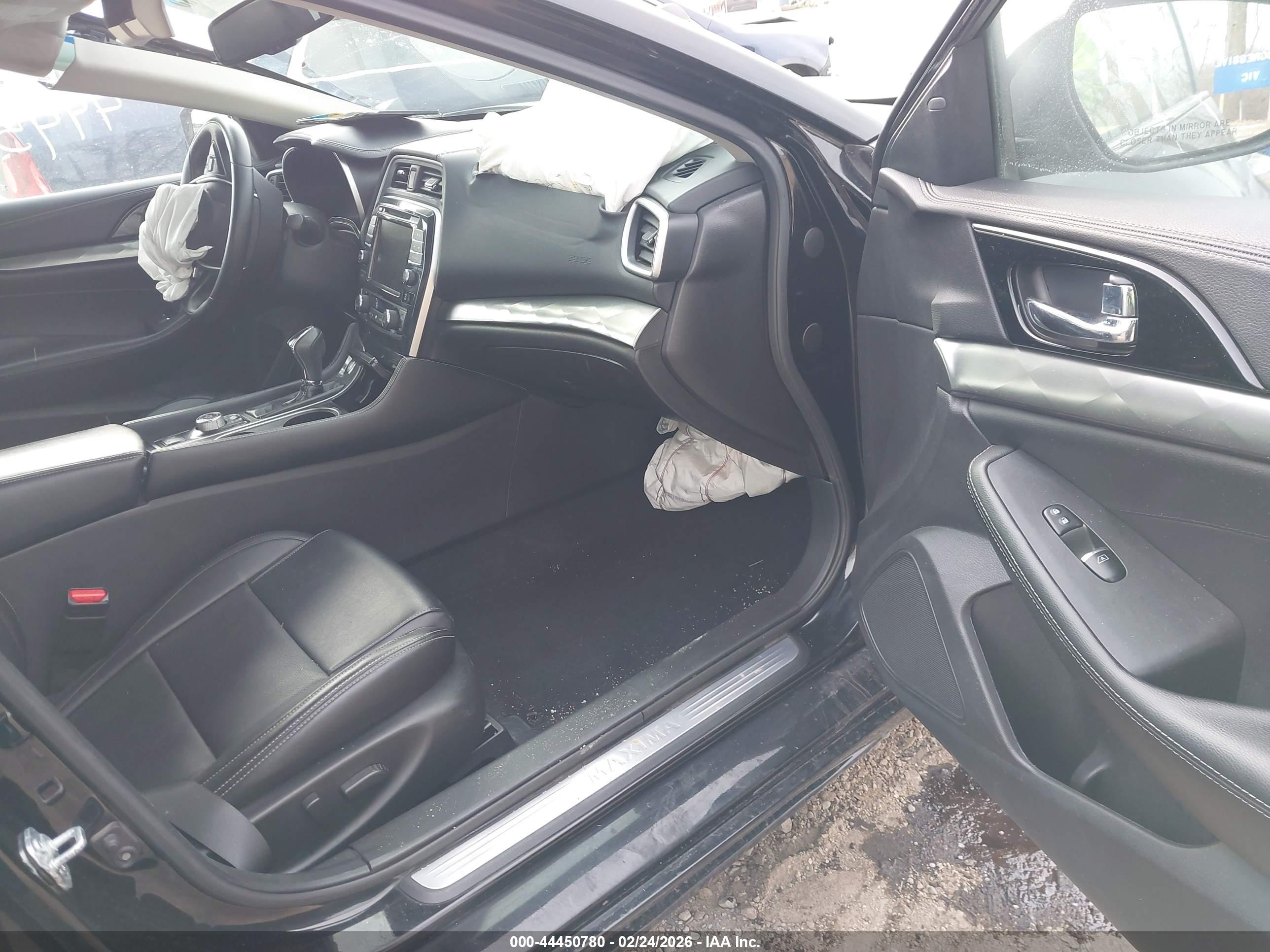 NISSAN MAXIMA image 5