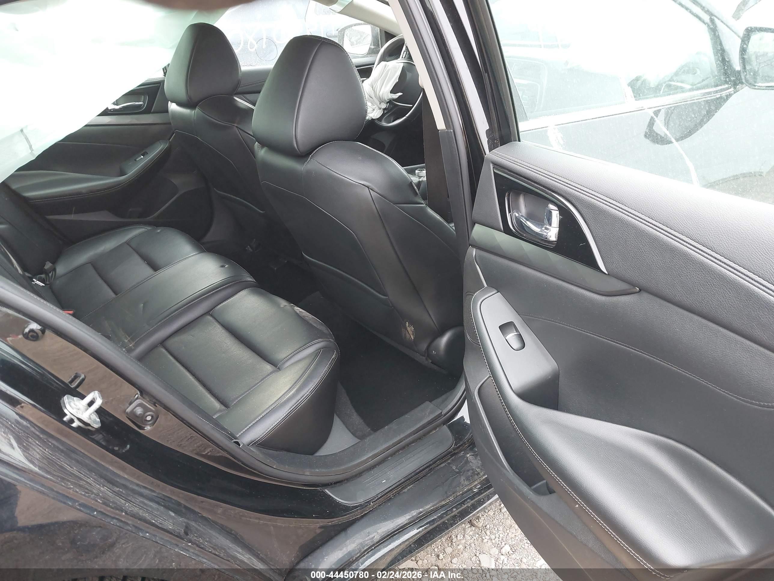 NISSAN MAXIMA image 8