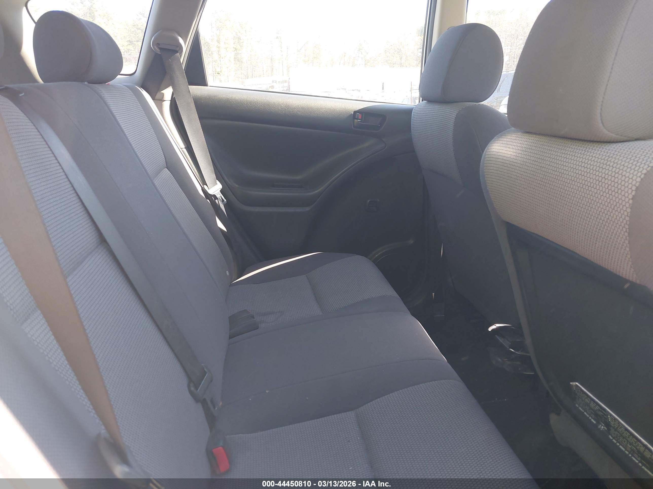 PONTIAC VIBE image 8