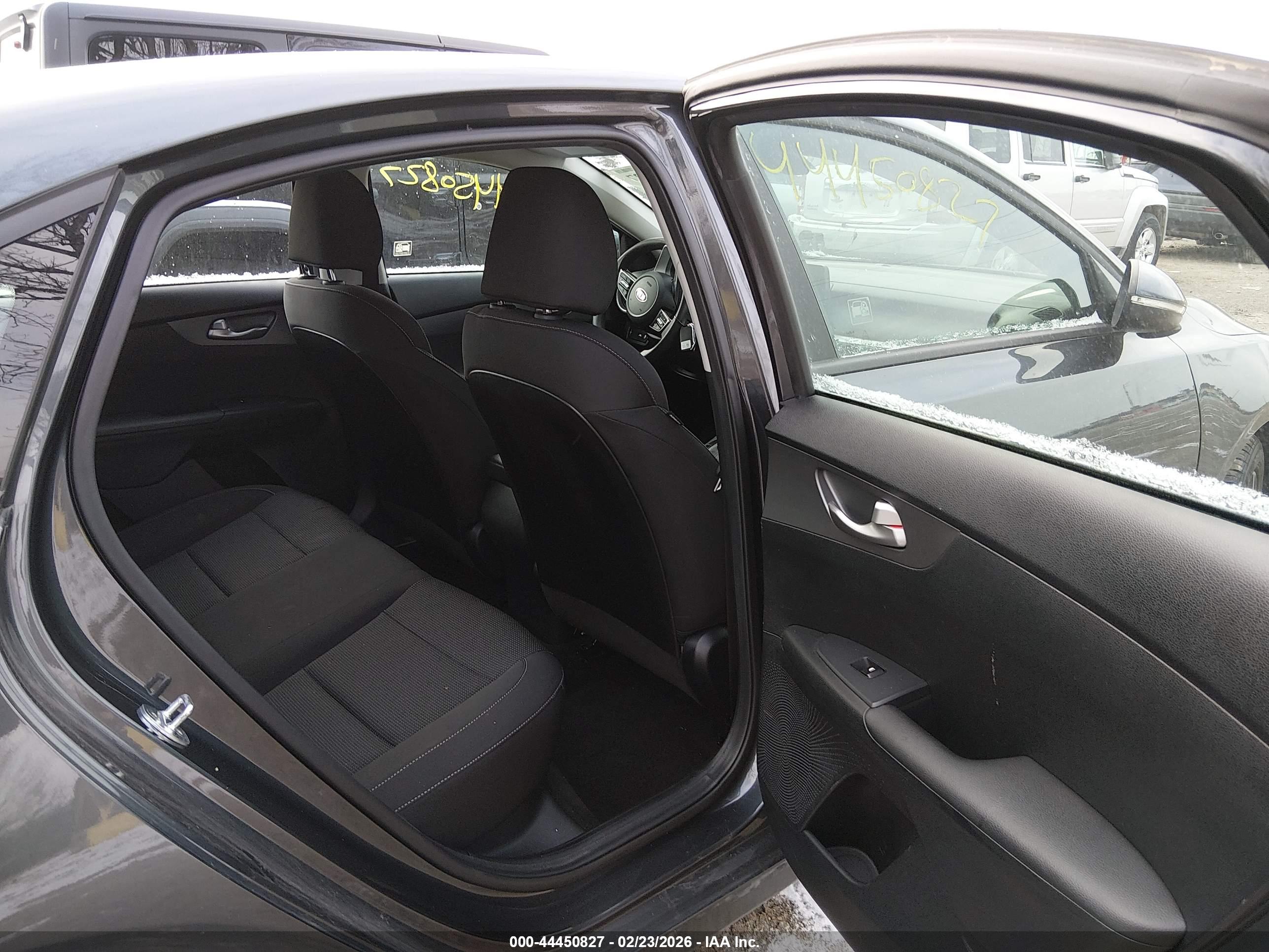 KIA FORTE image 8