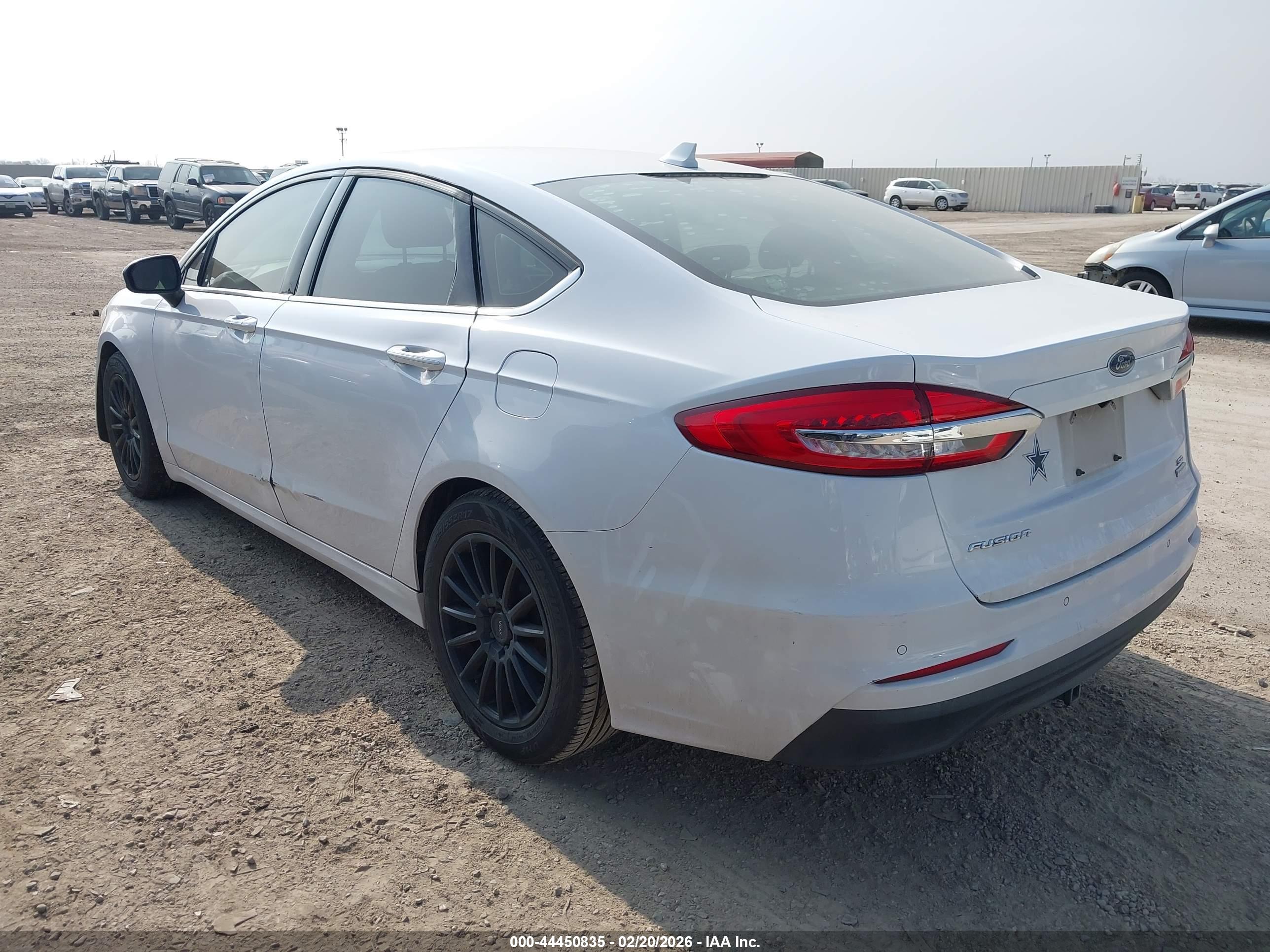 FORD FUSION image 3