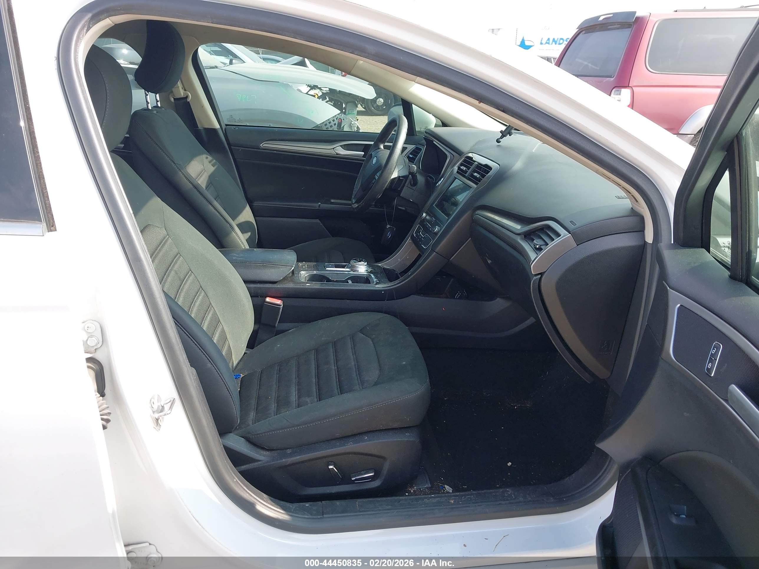 FORD FUSION image 5