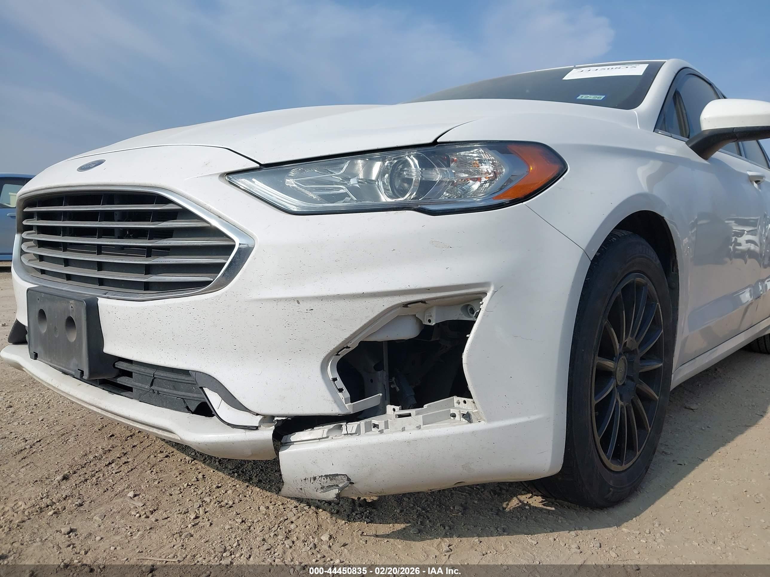 FORD FUSION image 6