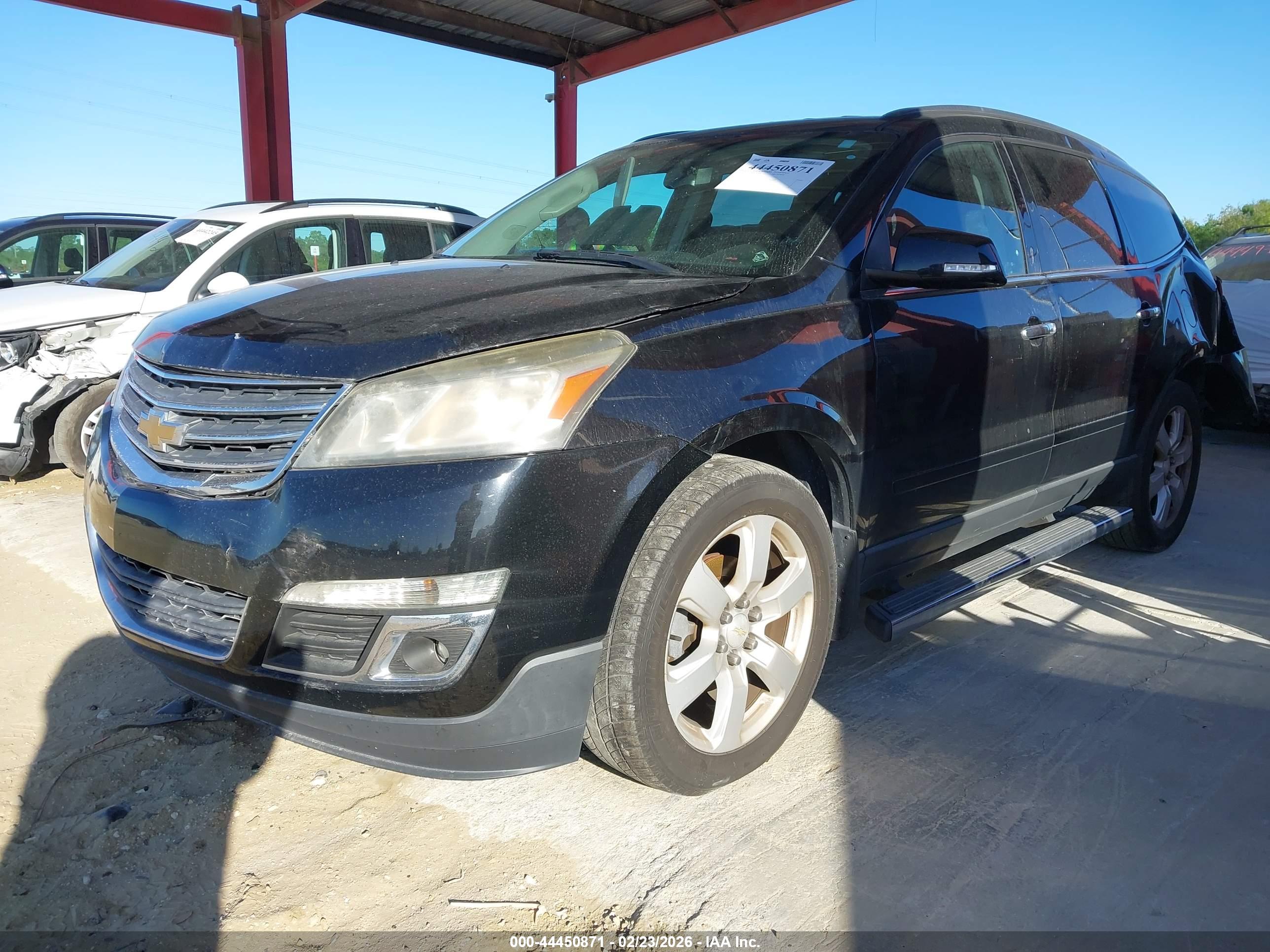 CHEVROLET TRAVERSE image 2