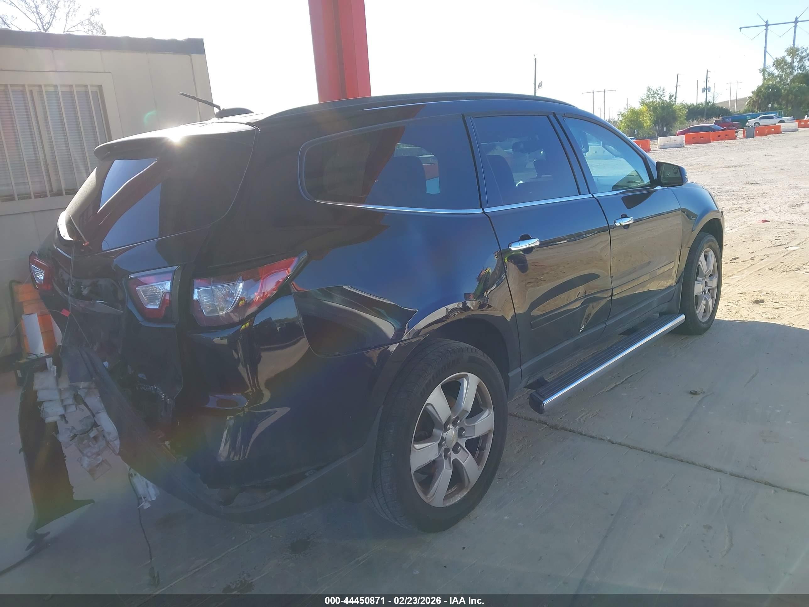 CHEVROLET TRAVERSE image 4