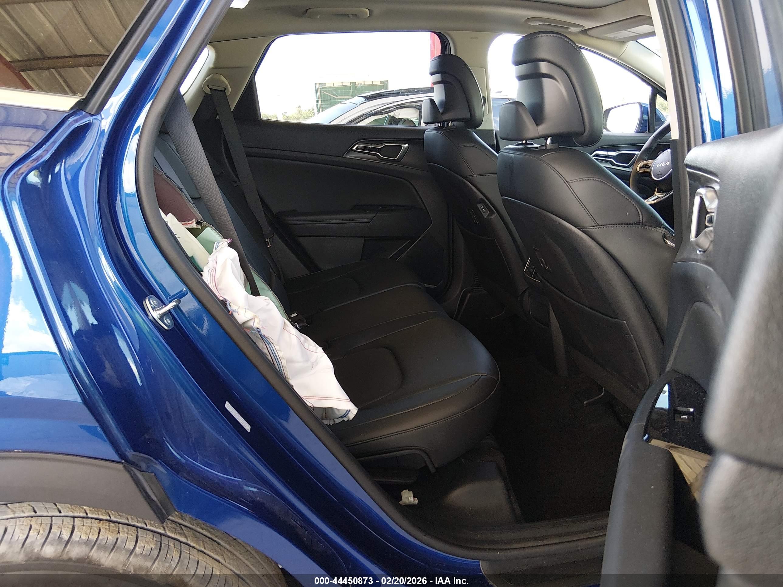 KIA SPORTAGE image 8