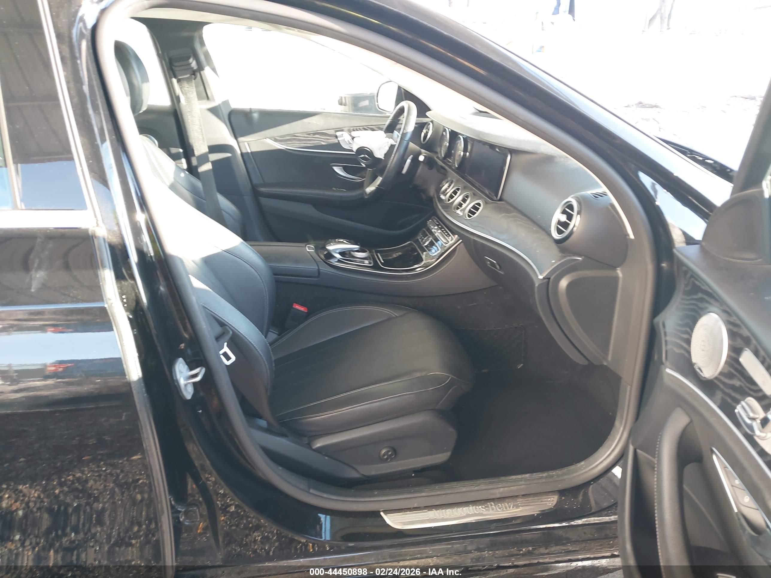 MERCEDES-BENZ E image 5