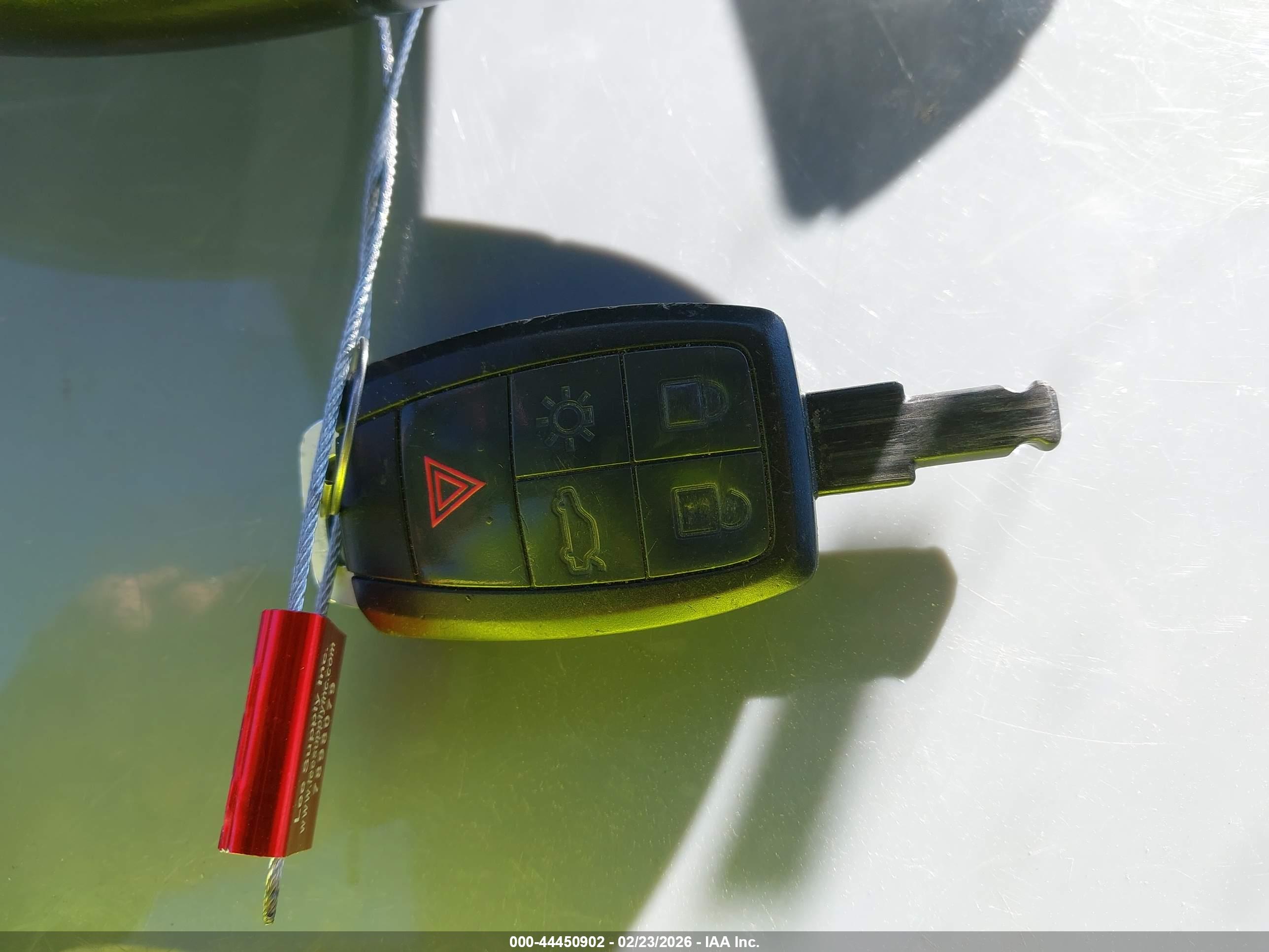 VOLVO C70 image 11