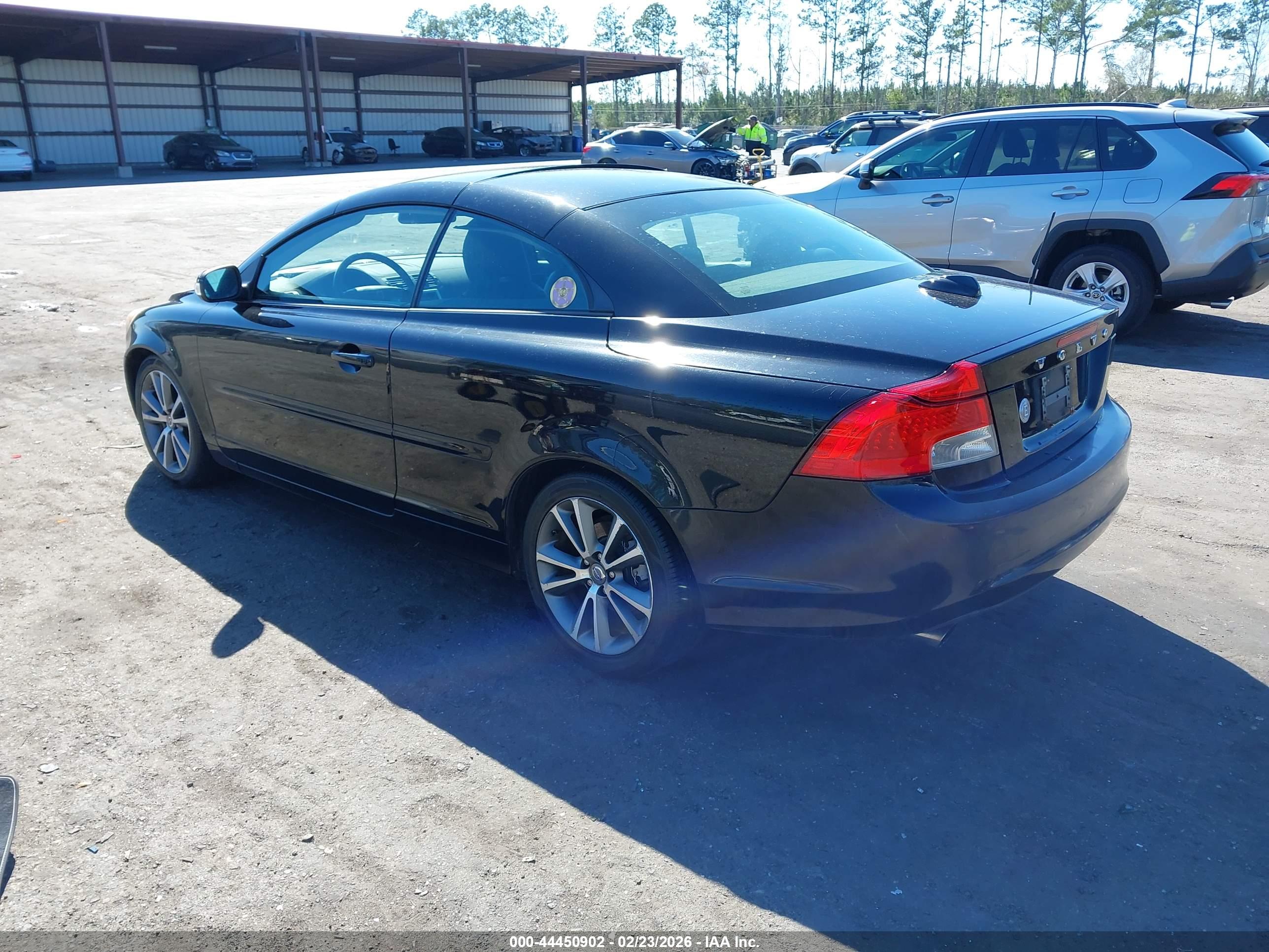 VOLVO C70 image 3