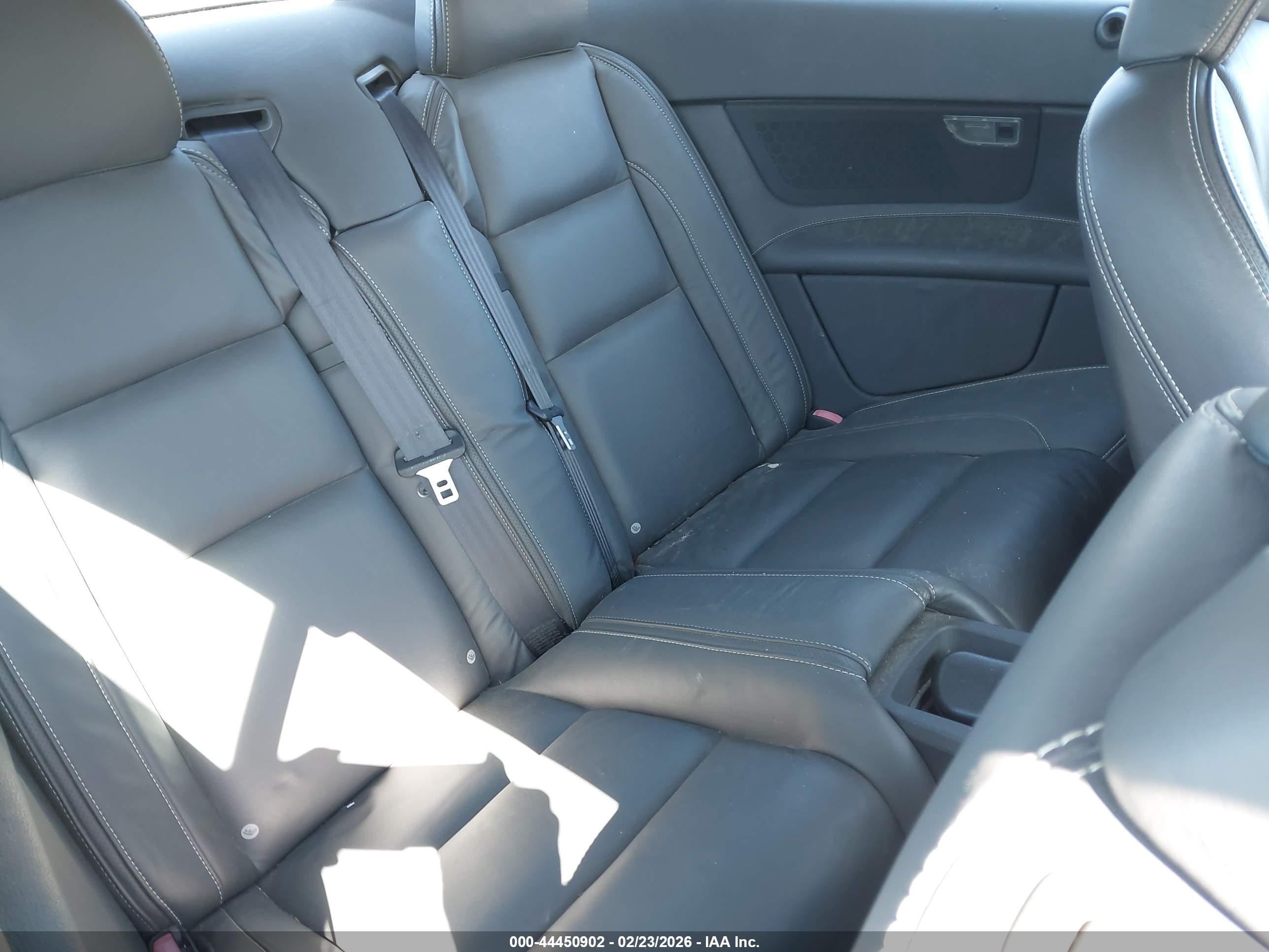 VOLVO C70 image 8
