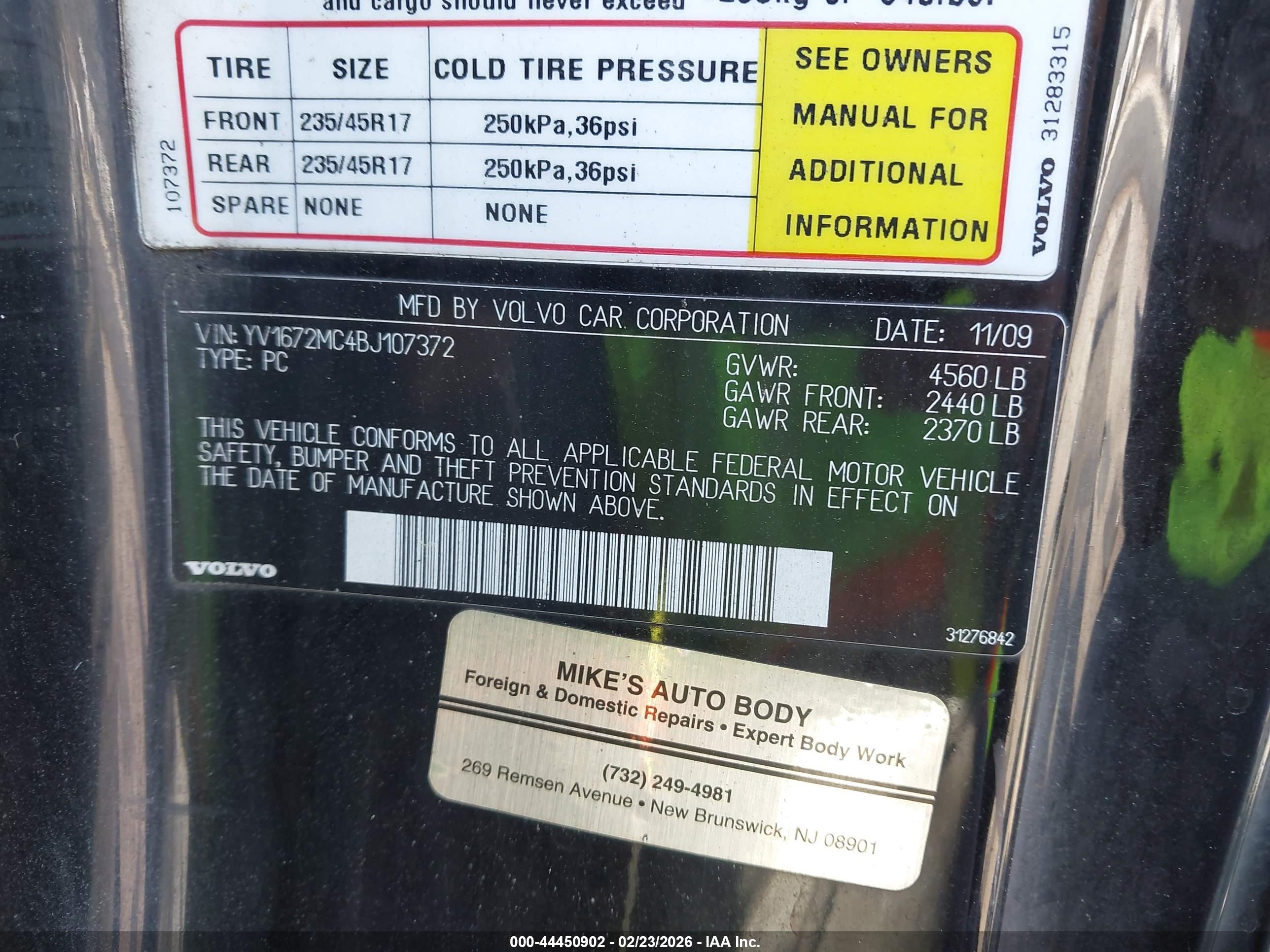 VOLVO C70 image 9