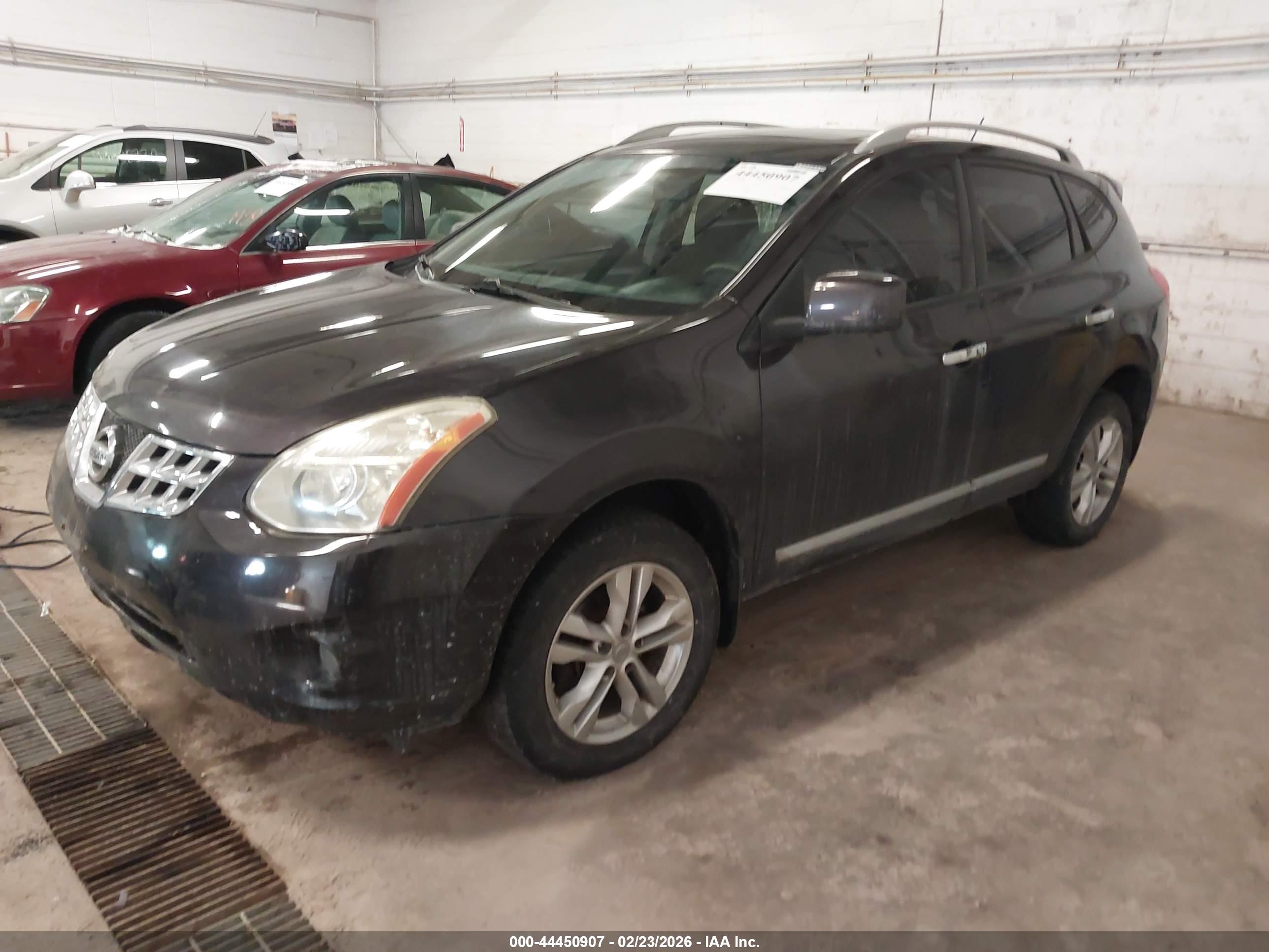 NISSAN ROGUE image 2