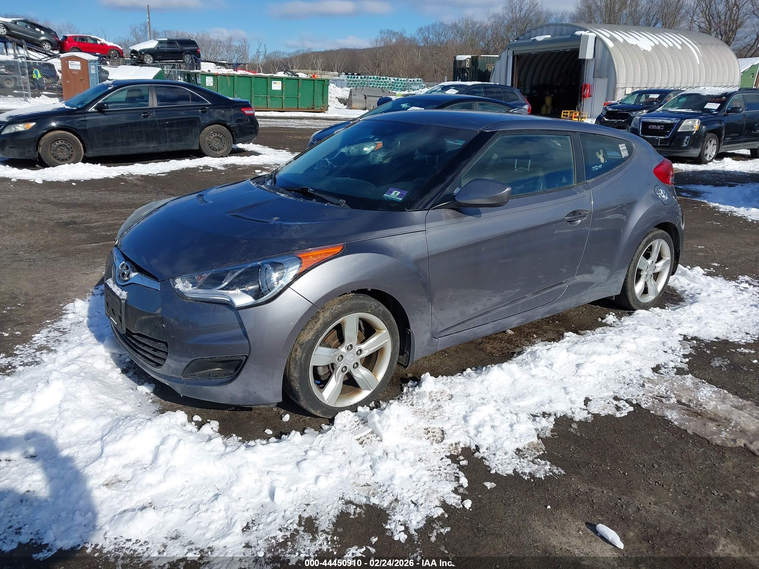 HYUNDAI VELOSTER image 2
