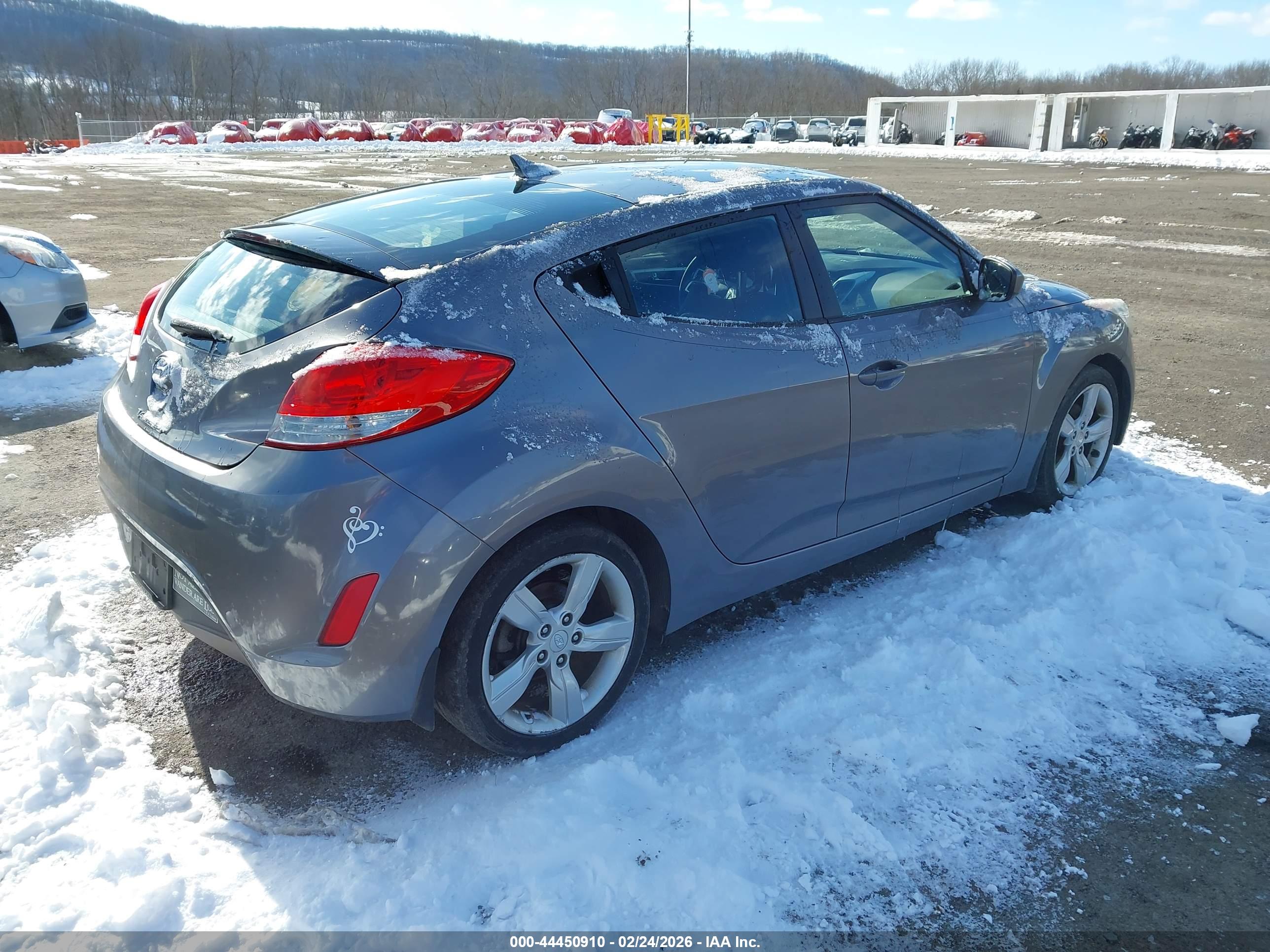 HYUNDAI VELOSTER image 4