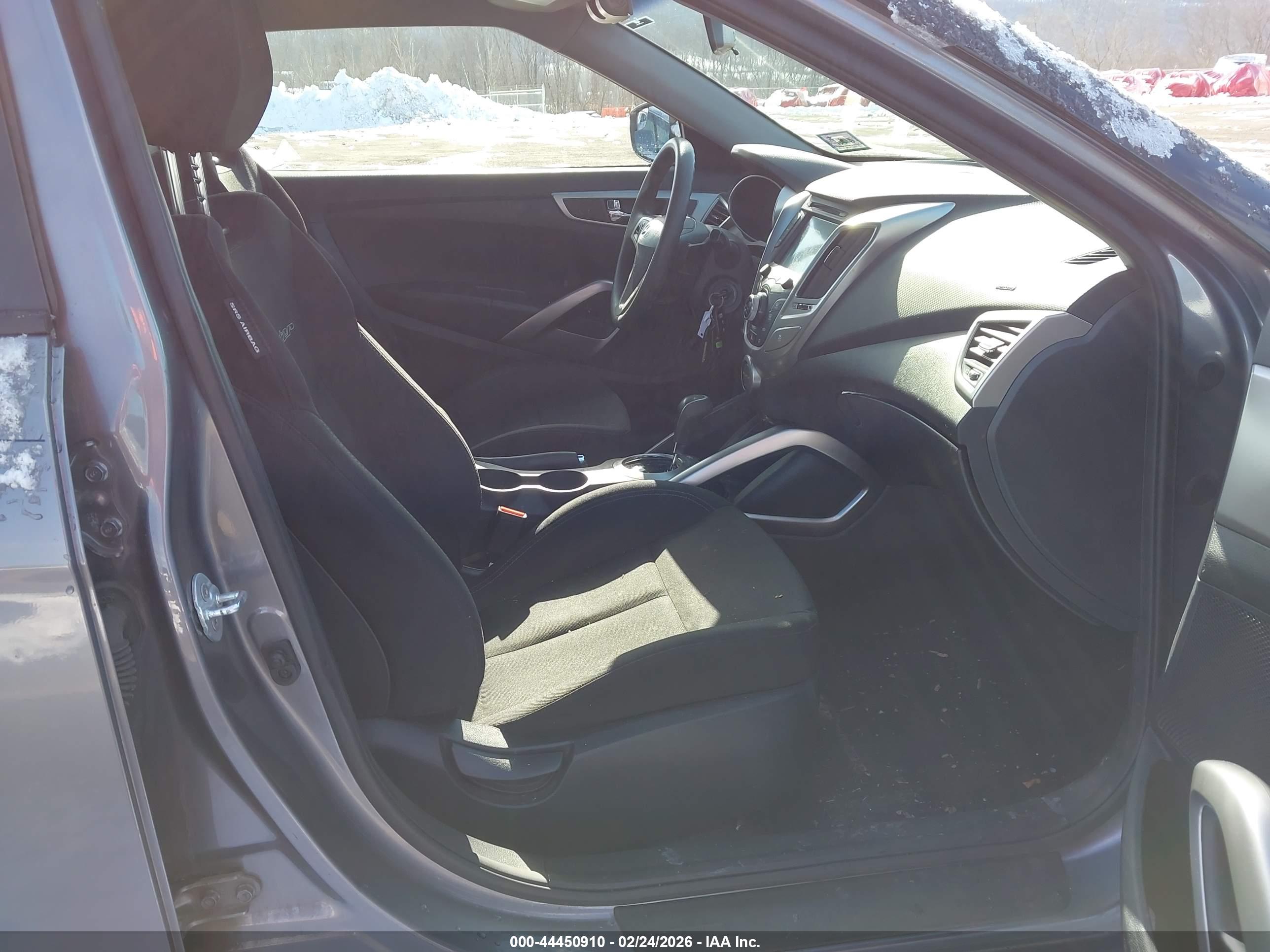 HYUNDAI VELOSTER image 5
