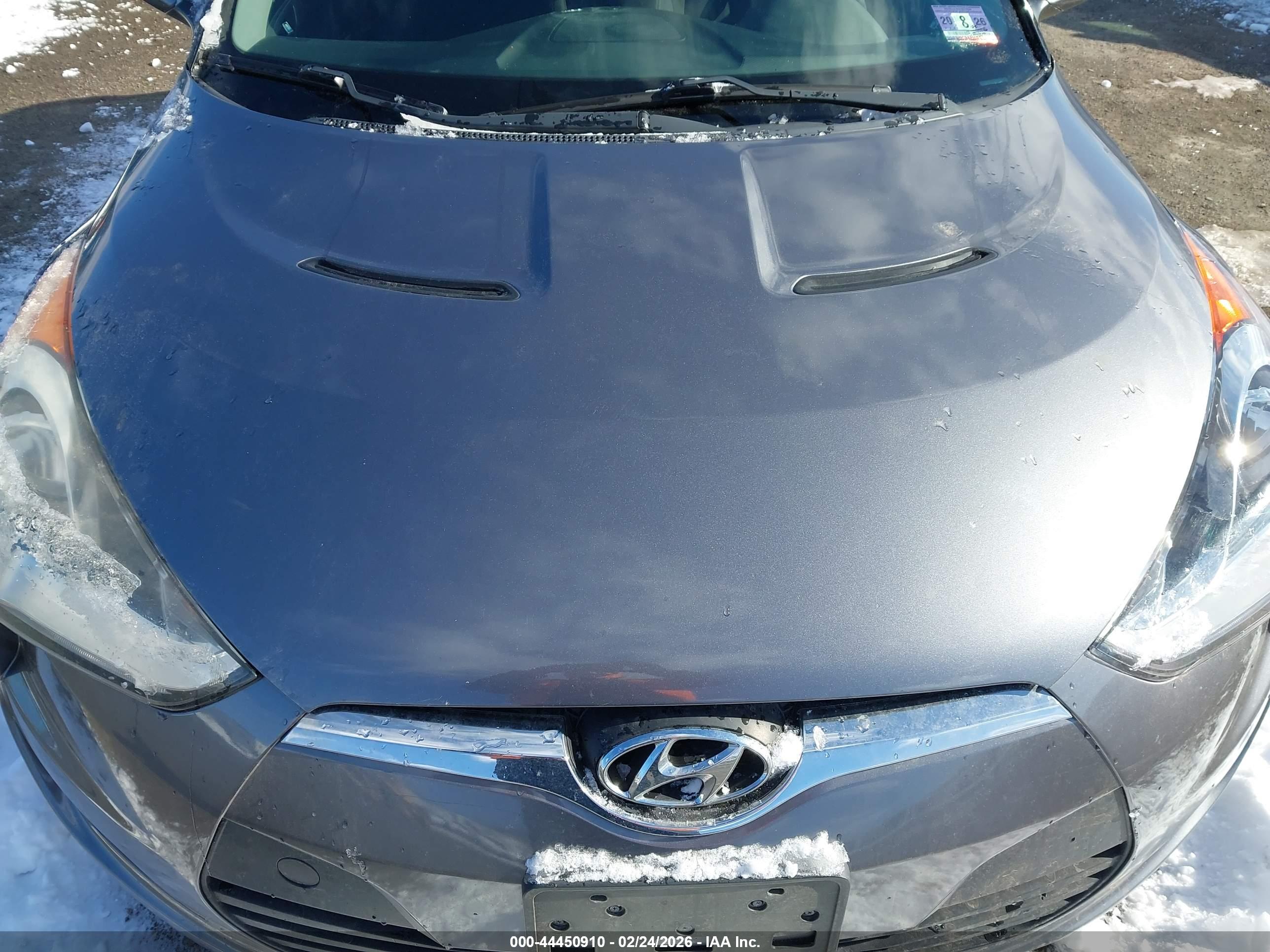 HYUNDAI VELOSTER image 6