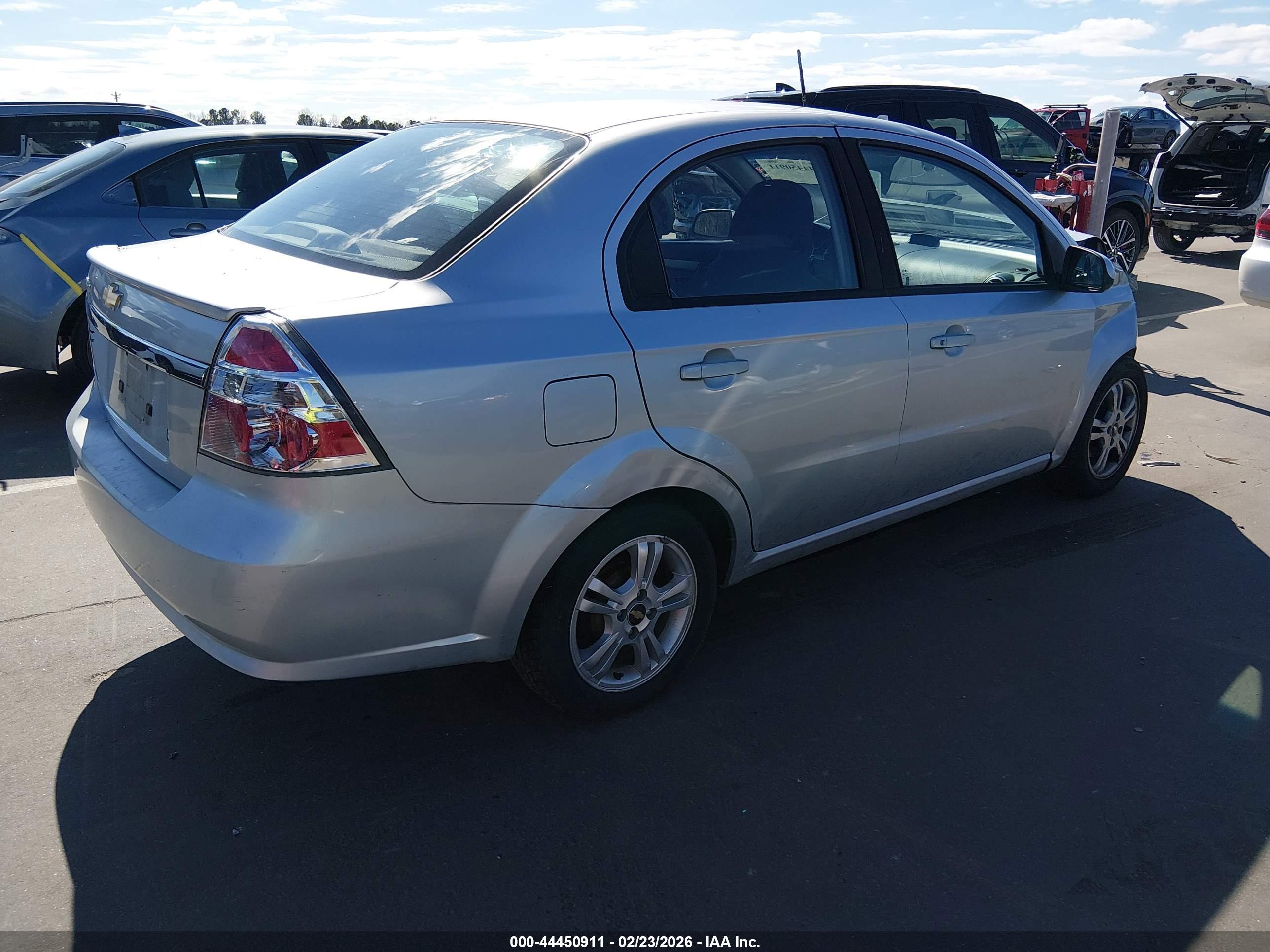 CHEVROLET AVEO image 4
