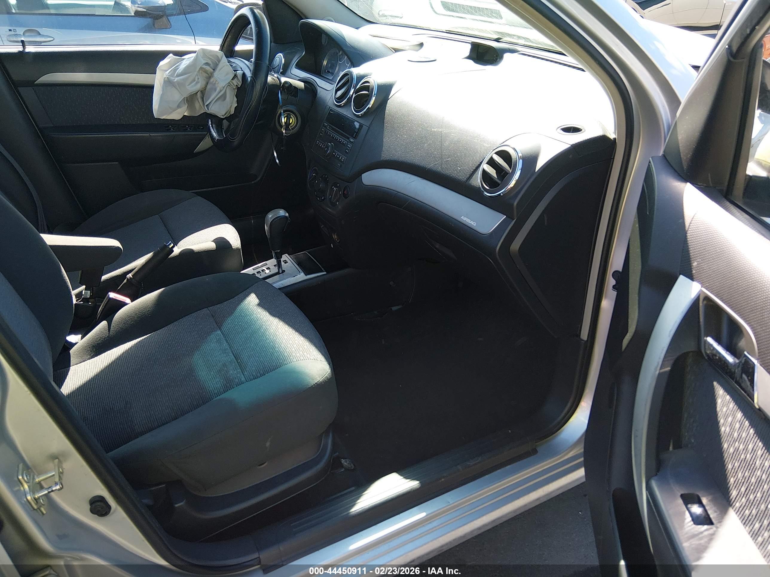 CHEVROLET AVEO image 5