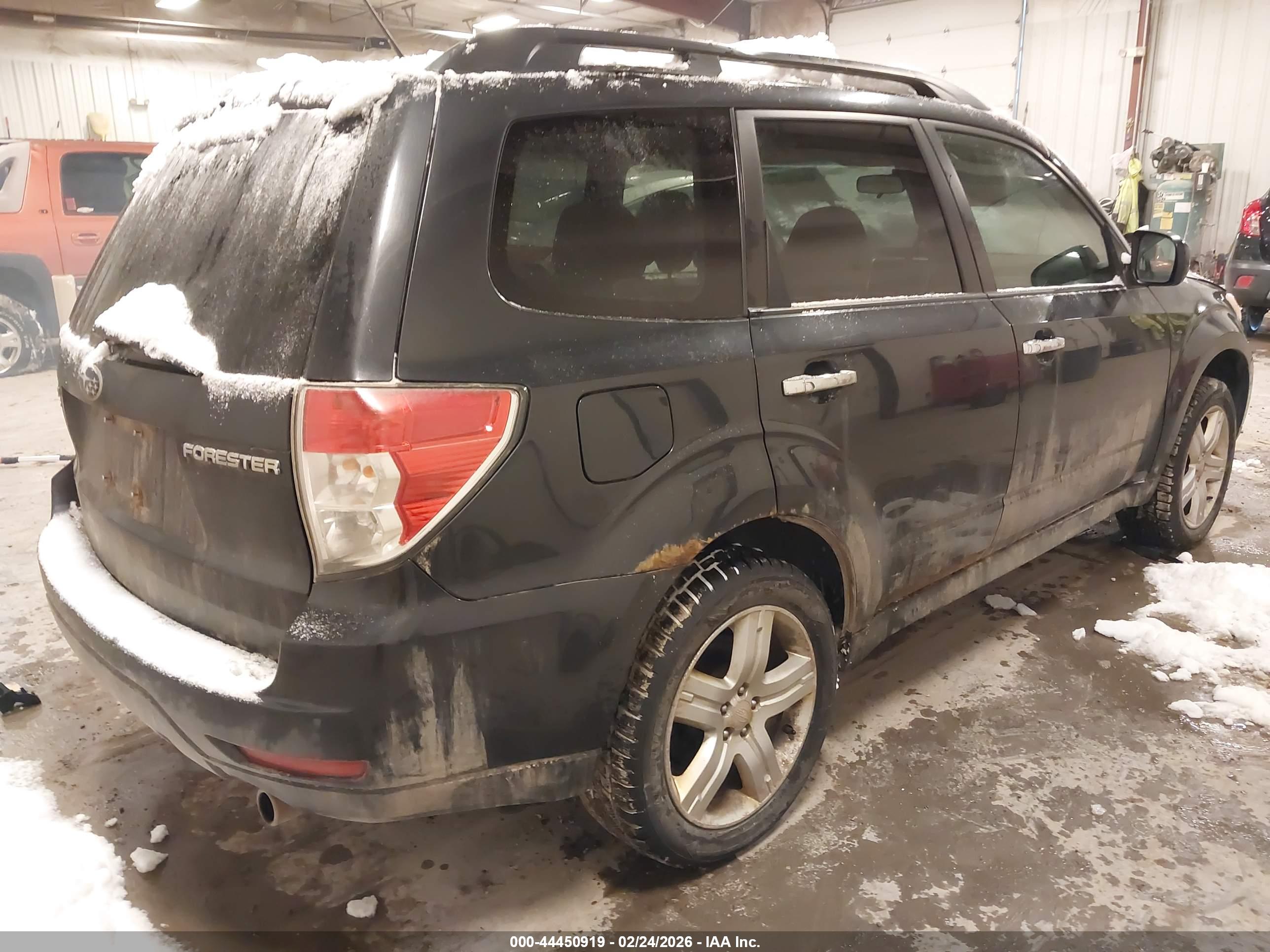 SUBARU FORESTER image 4