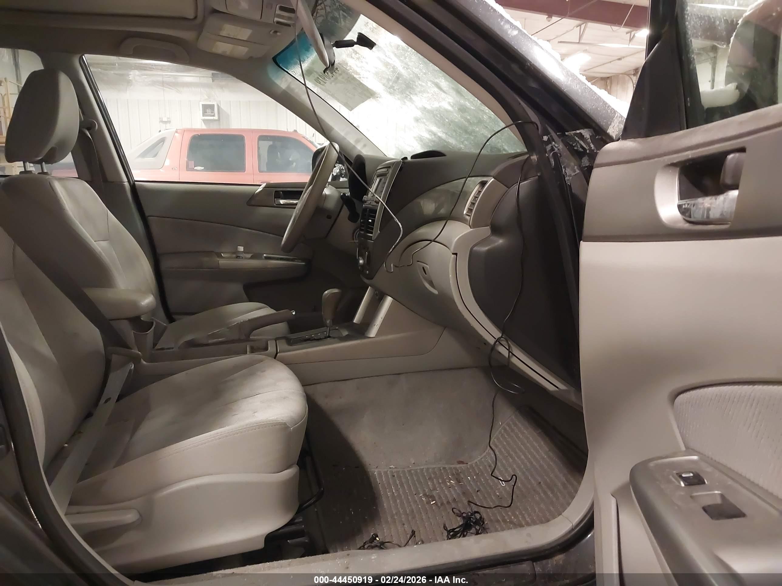 SUBARU FORESTER image 5