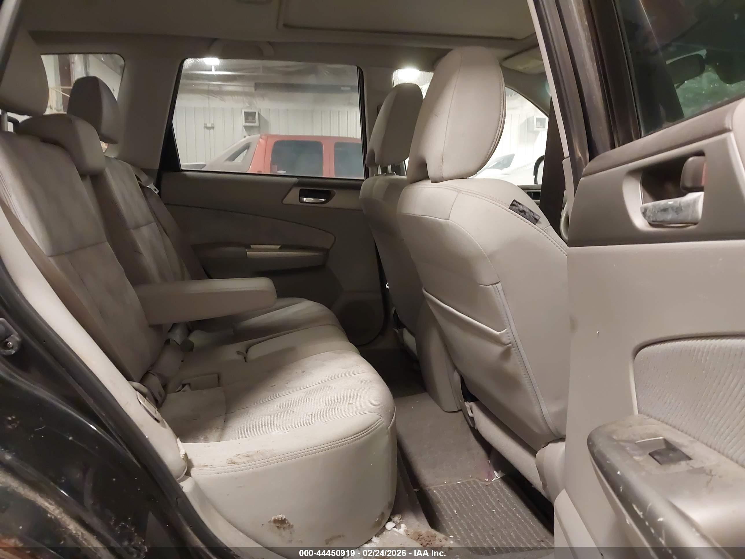 SUBARU FORESTER image 8