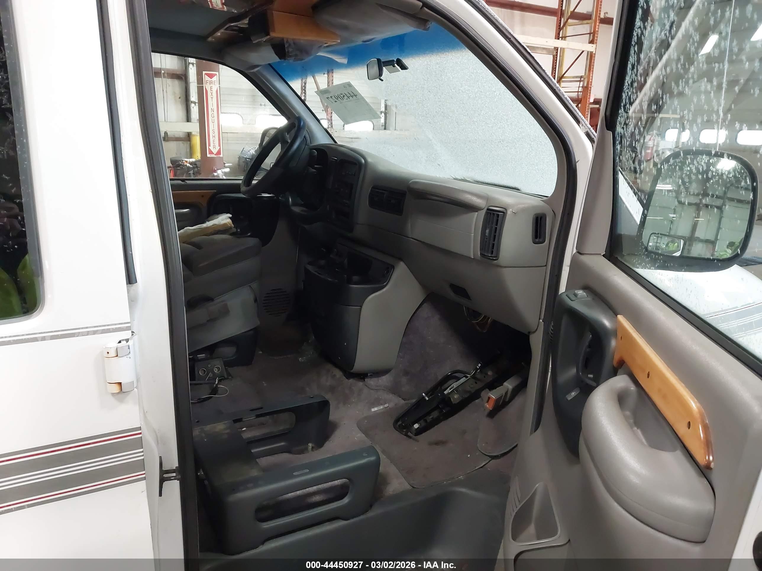 CHEVROLET G10 image 5