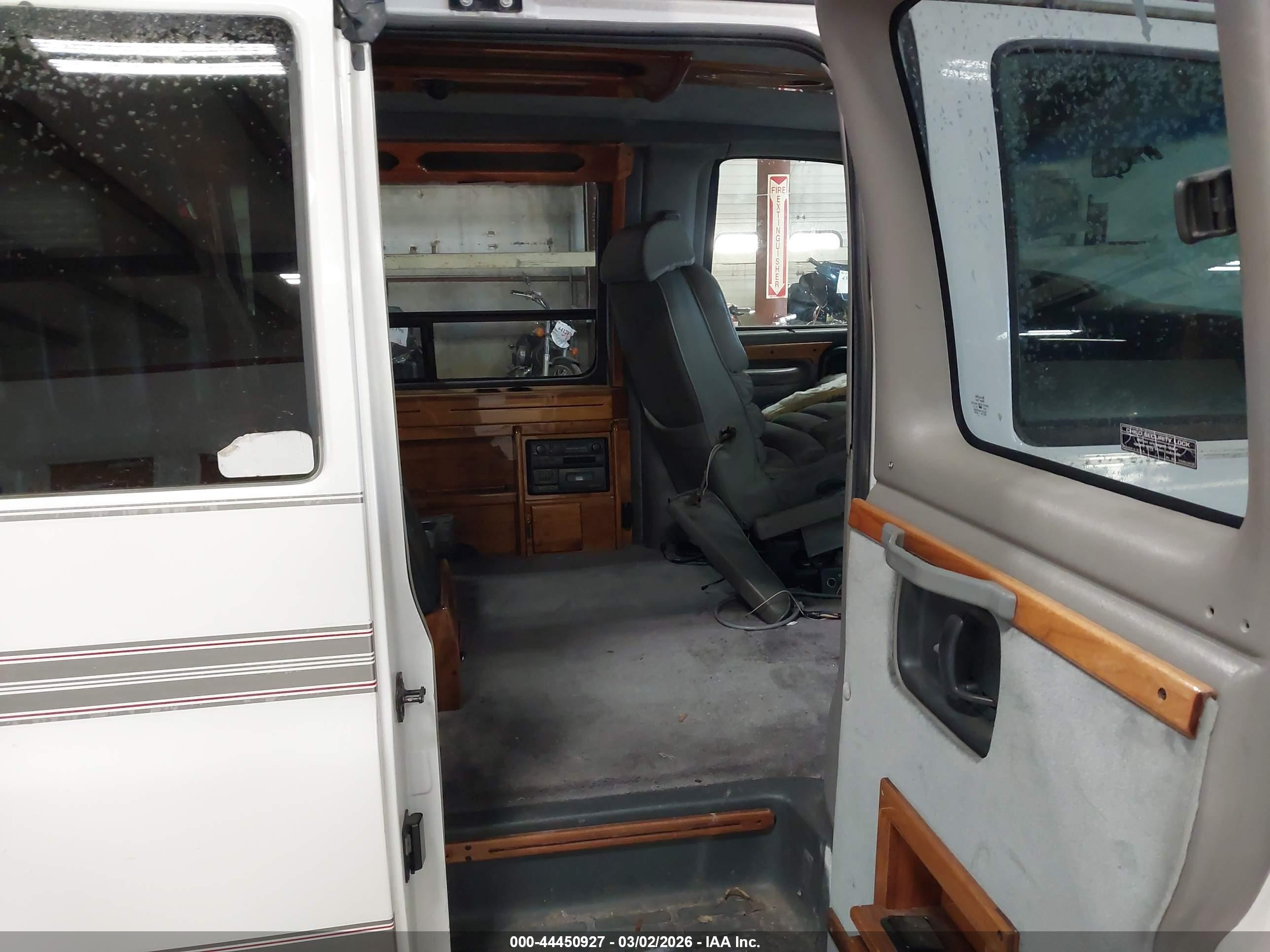 CHEVROLET G10 image 8