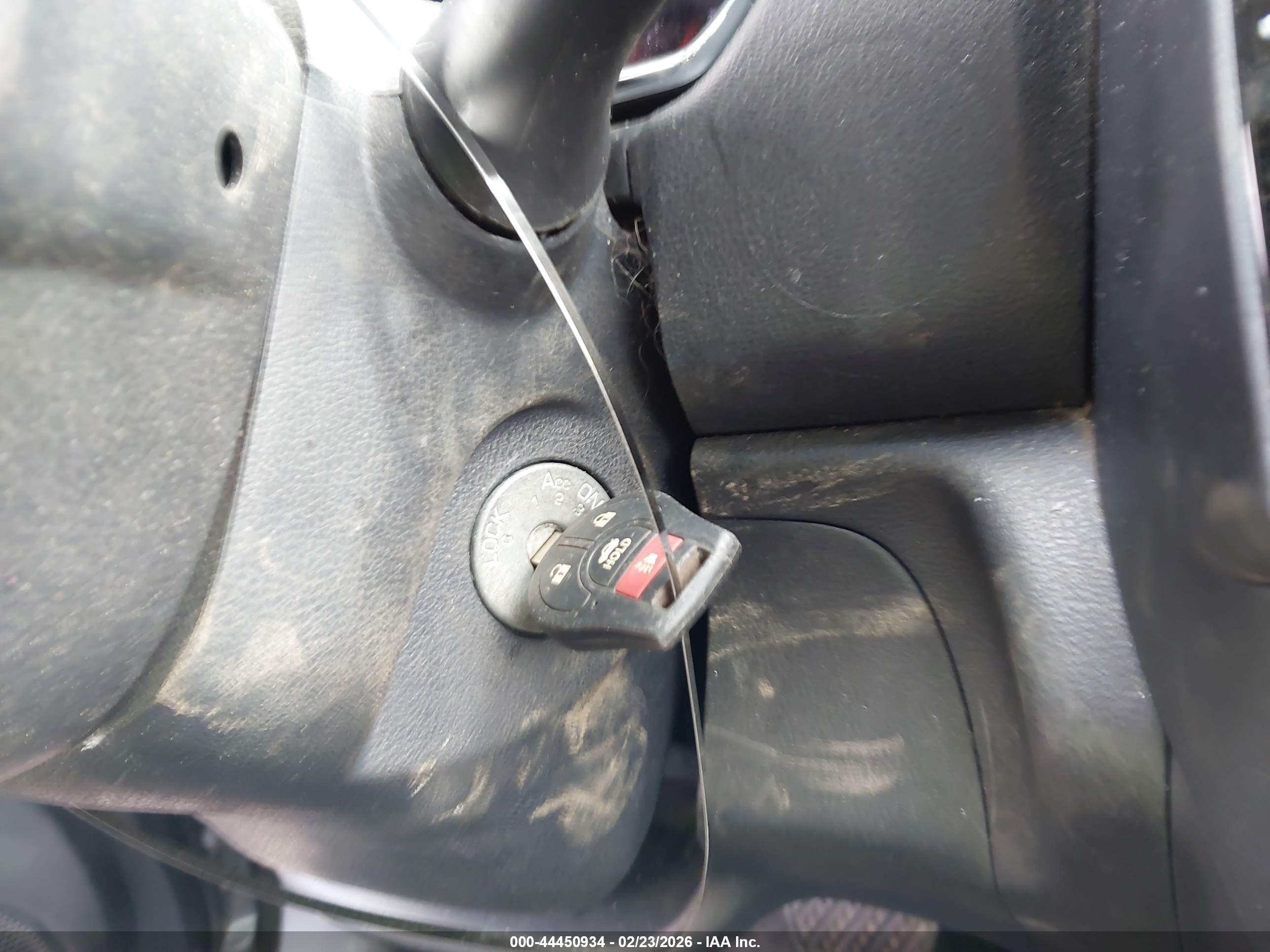 NISSAN VERSA image 11