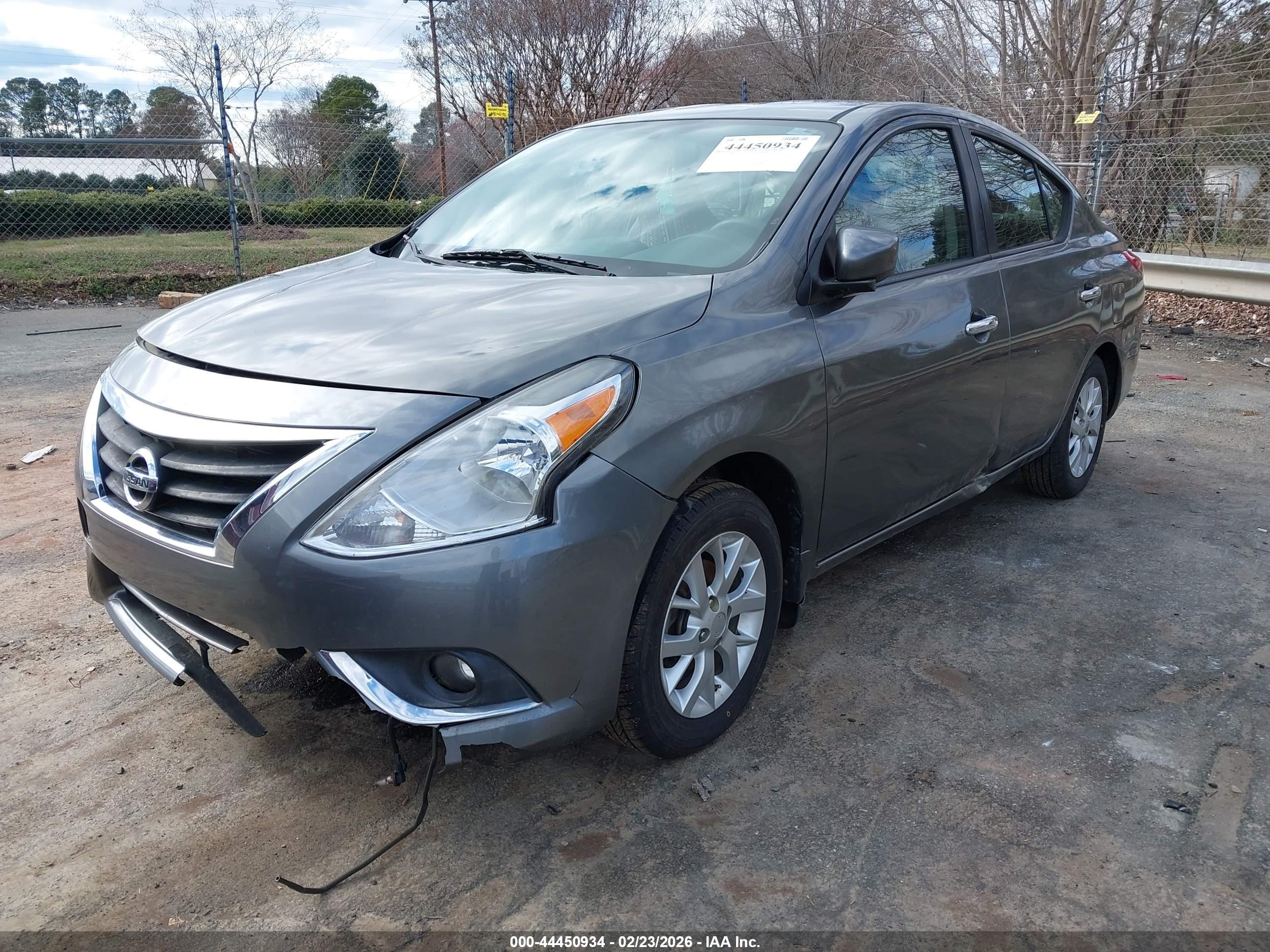 NISSAN VERSA image 2