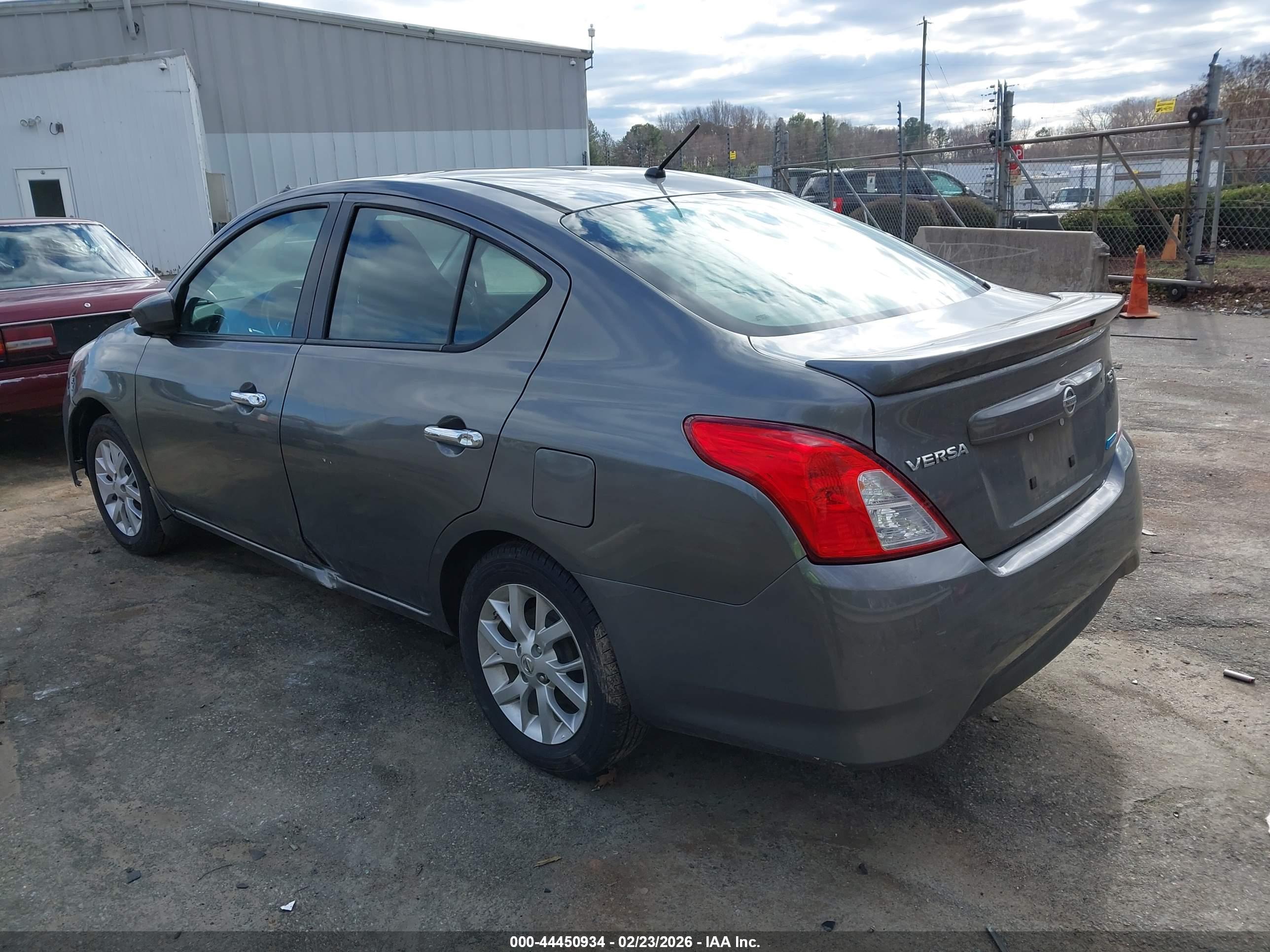 NISSAN VERSA image 3