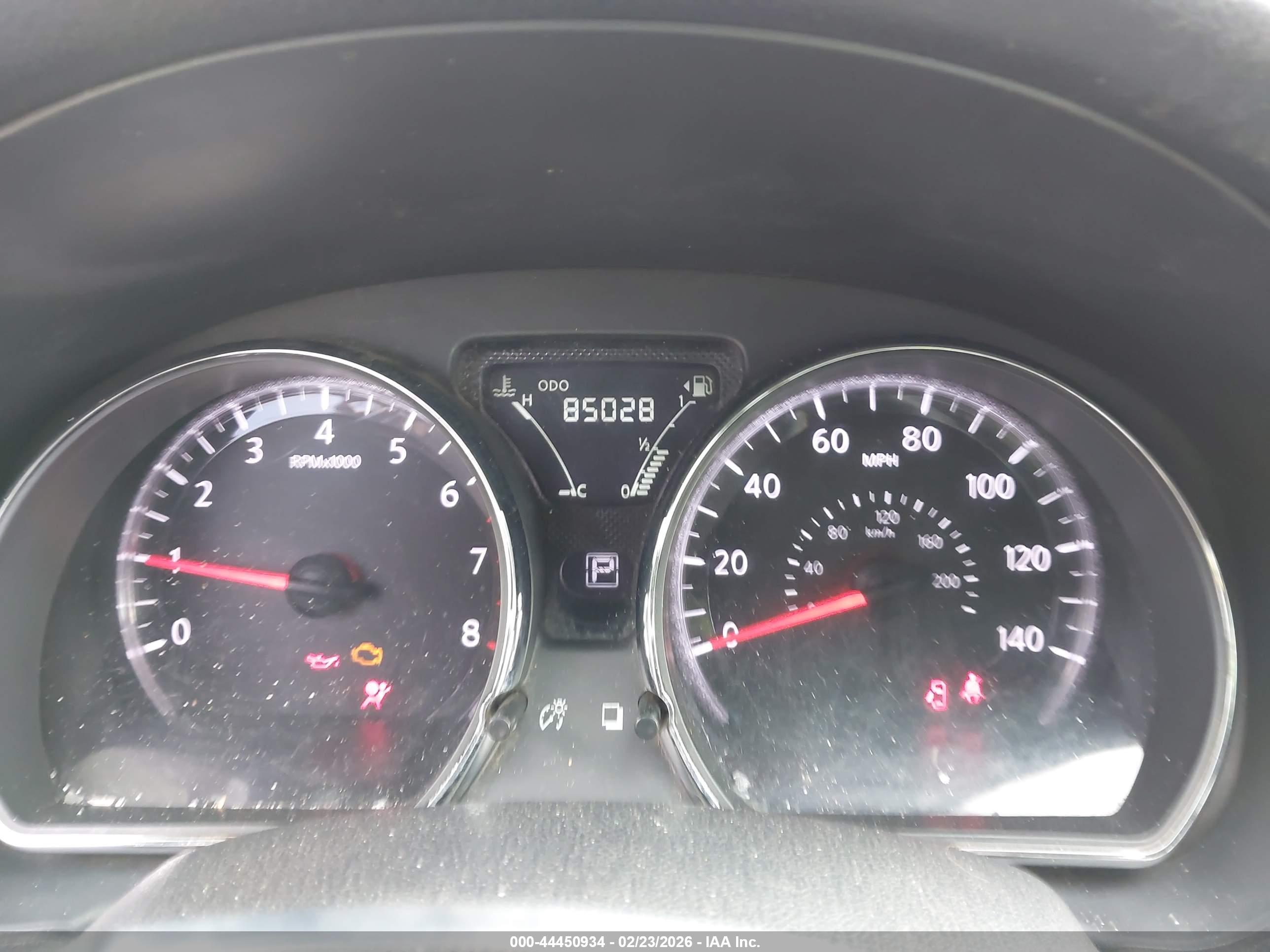 NISSAN VERSA image 7