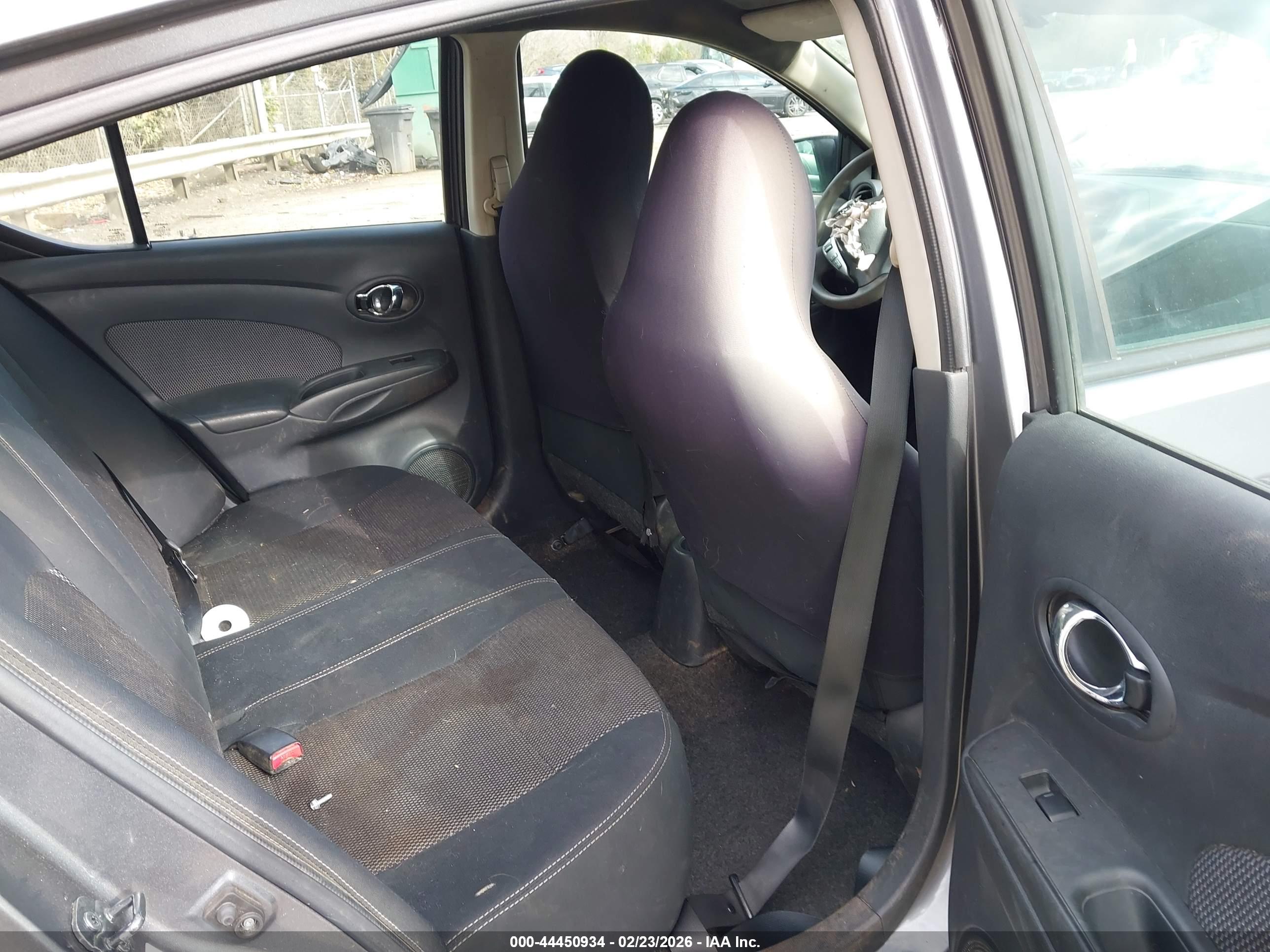 NISSAN VERSA image 8