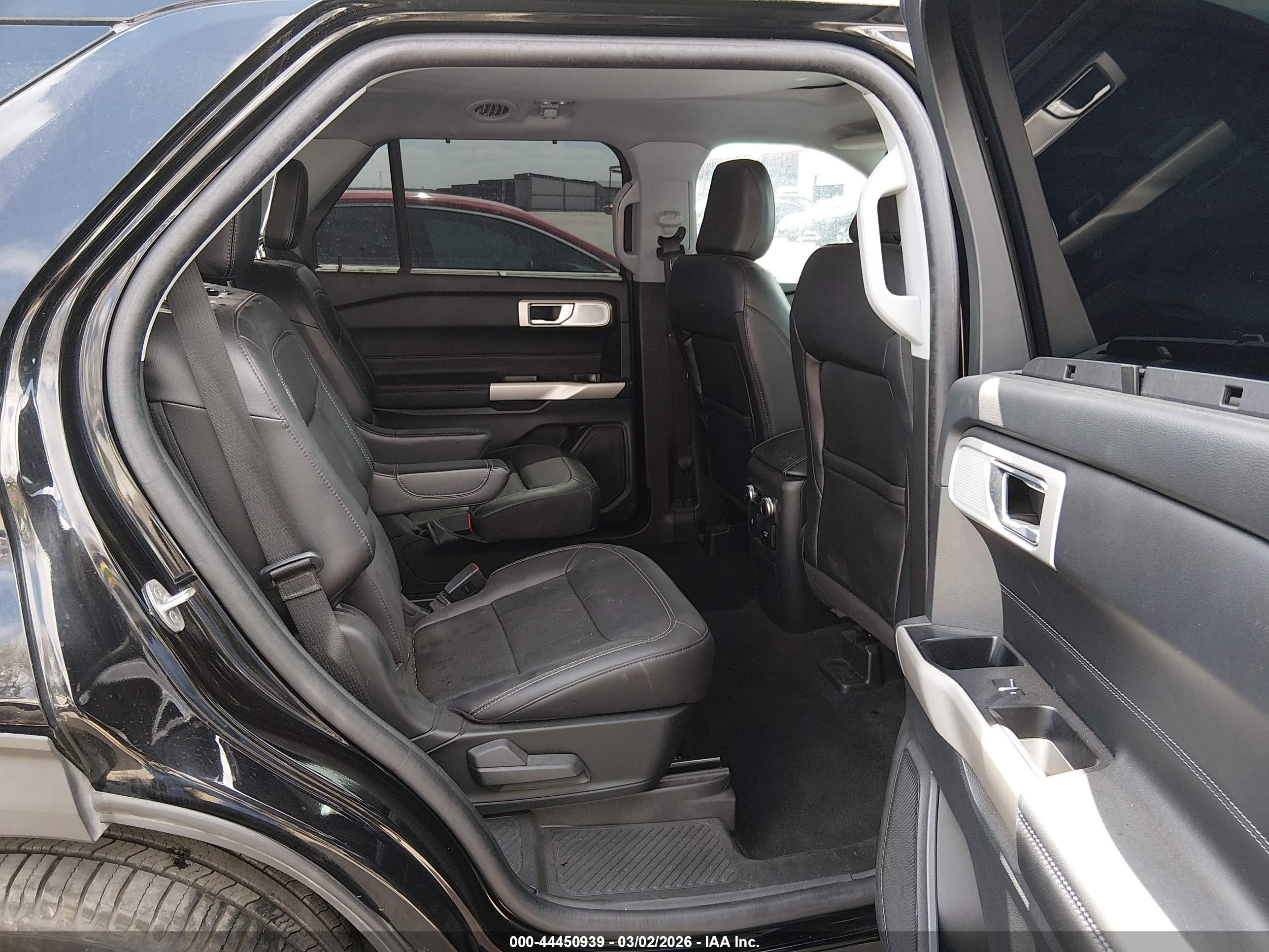 FORD EXPLORER image 8