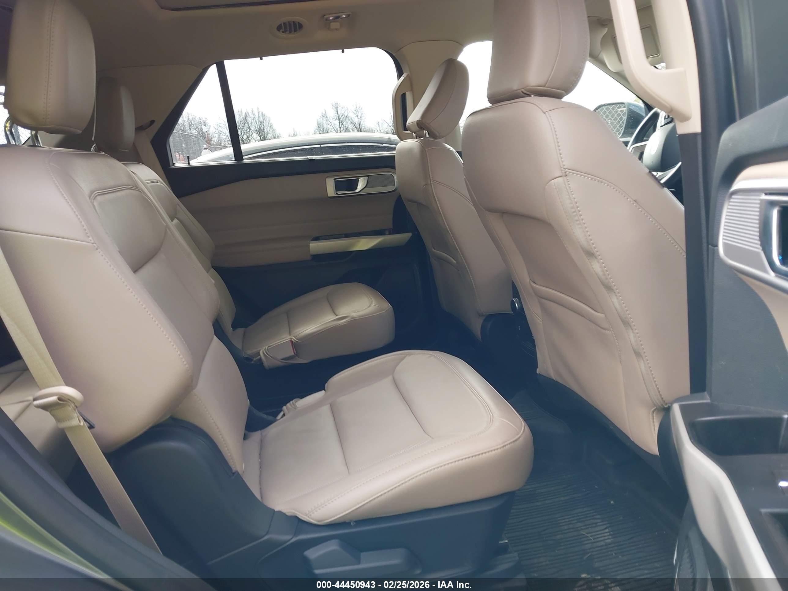 FORD EXPLORER image 8