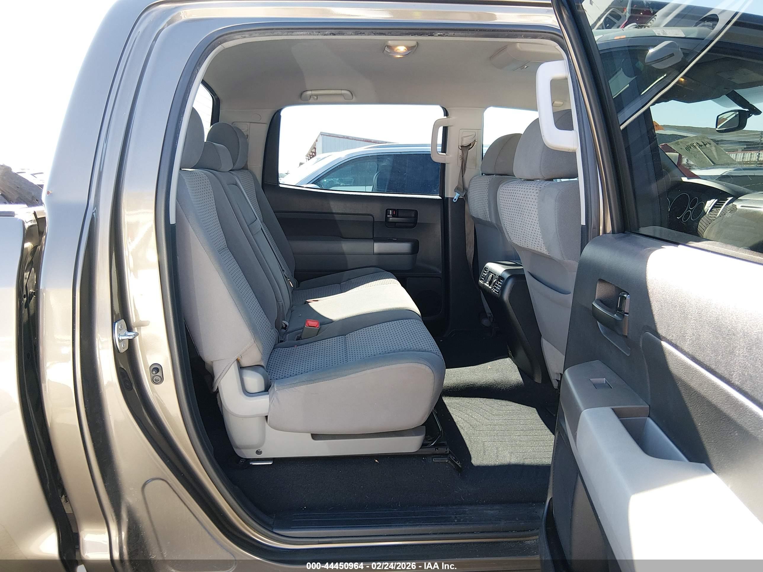TOYOTA TUNDRA image 8