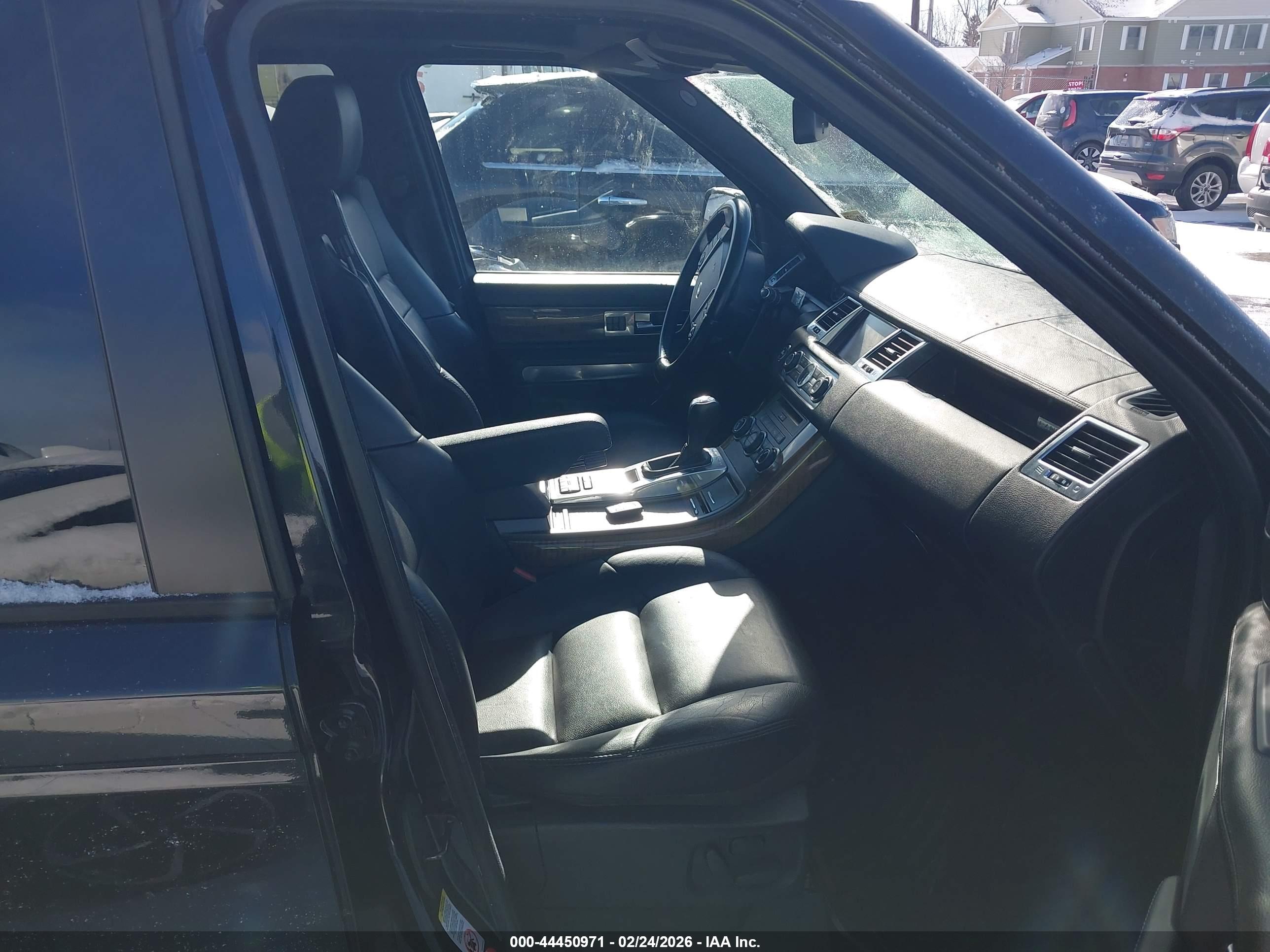 LAND ROVER image 5